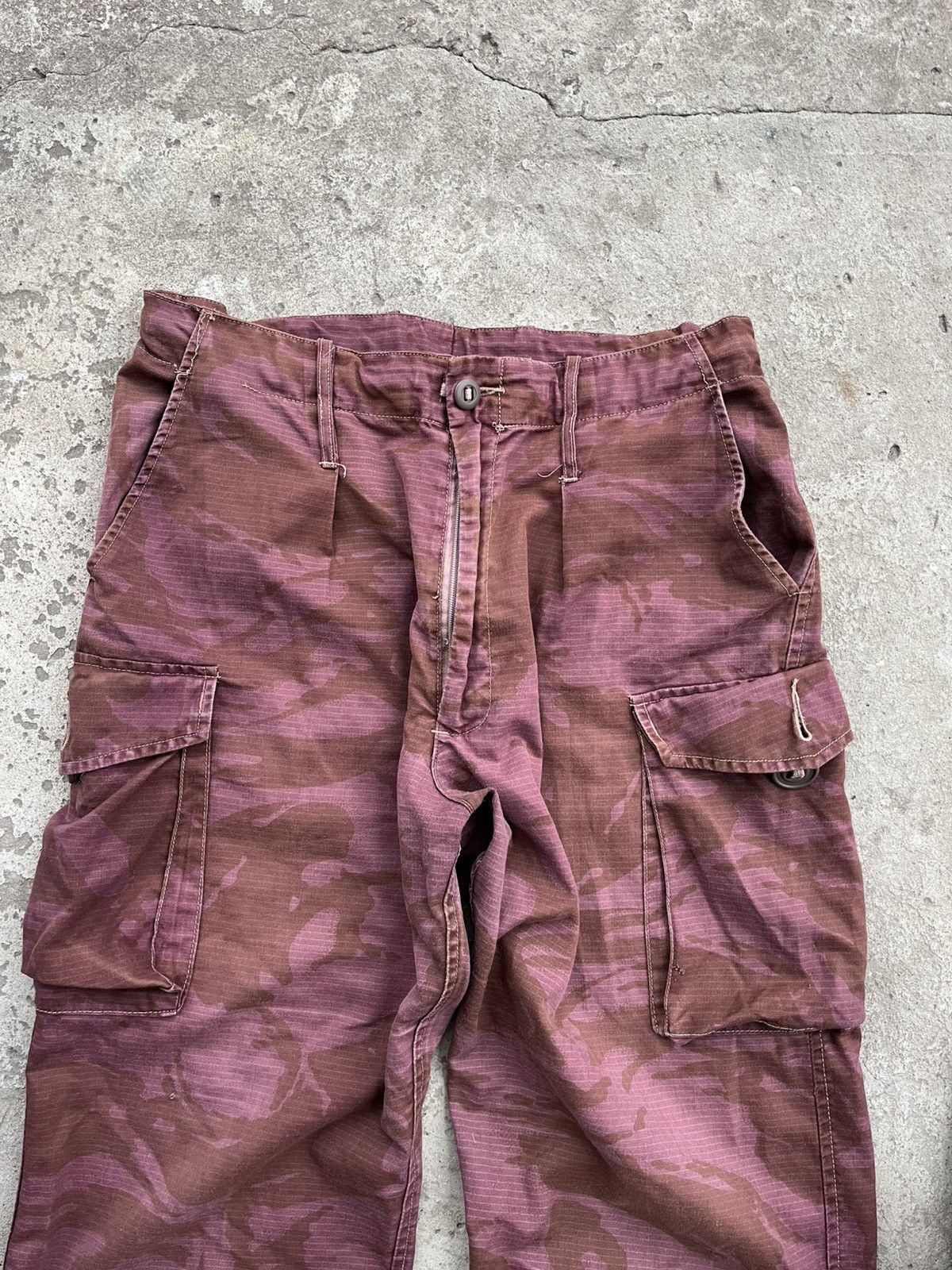 20471120 × If Six Was Nine × Le Grande Bleu (L.G.B.) 💥 Vintage Bondage Red Camo Multipocket Cargo Pants Y2K Baggy Size US 30 / EU 46 - 3 Thumbnail