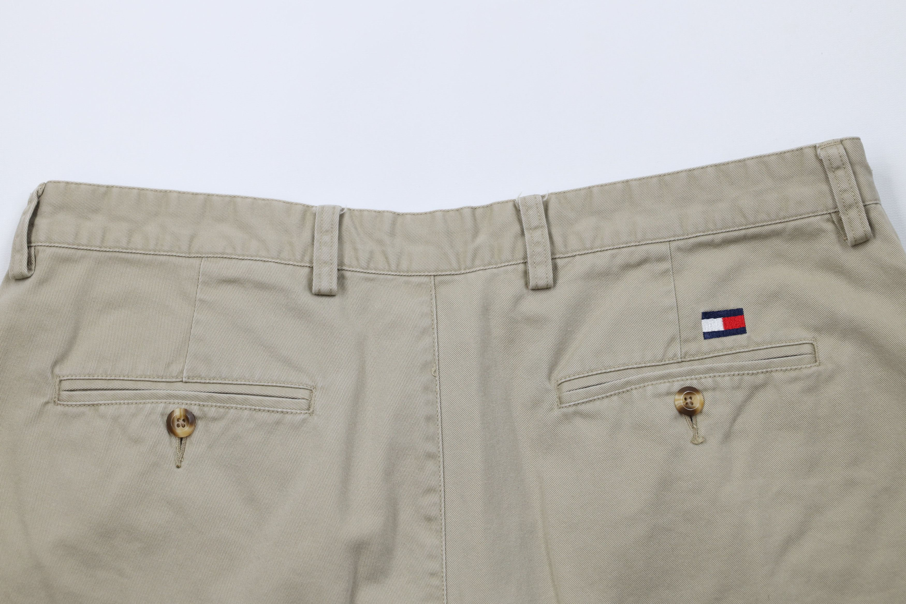 Tommy Hilfiger × Vintage Vintage 90s Tommy Hilfiger Above Knee Chino Shorts Beige Size US 36 / EU 52 - 8 Thumbnail
