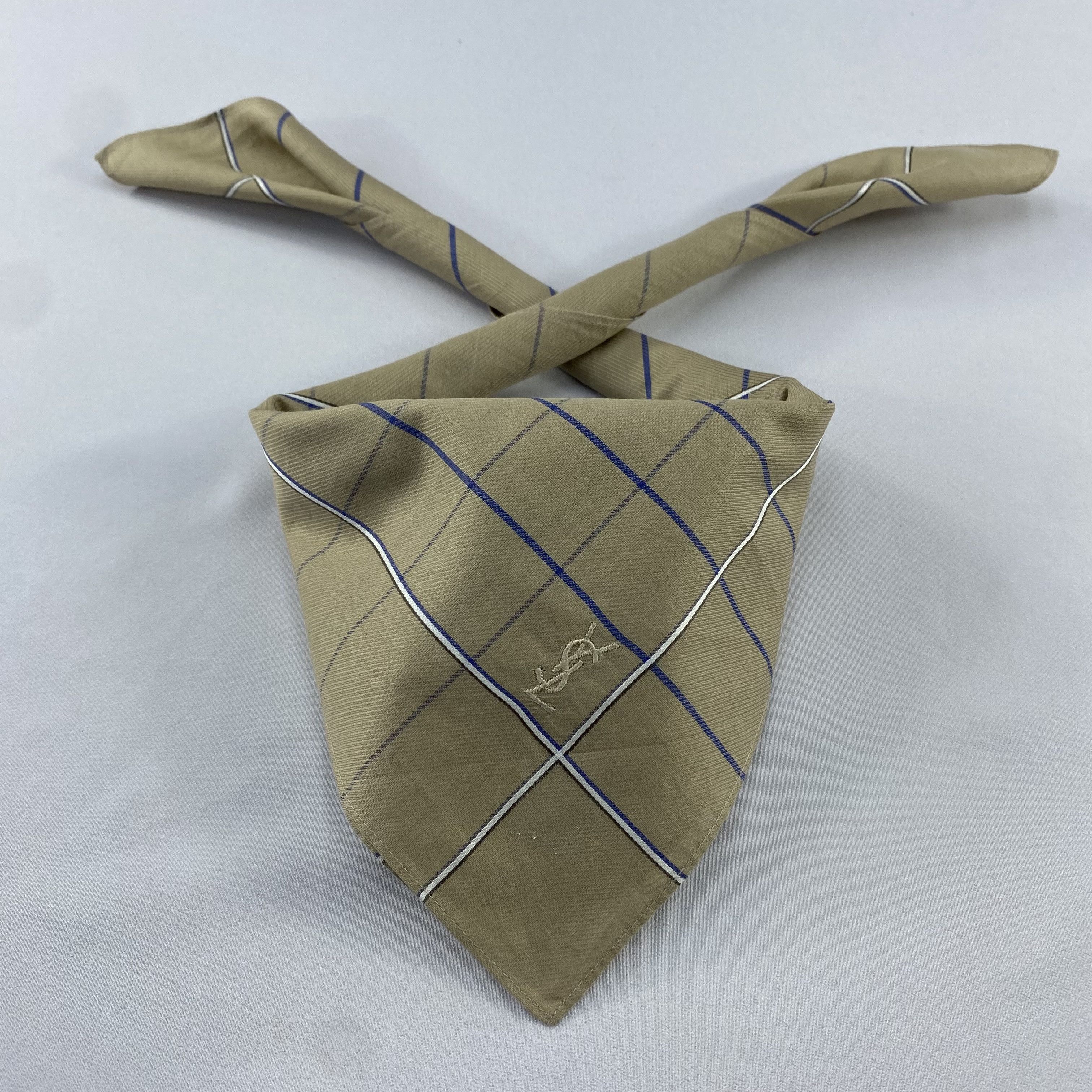 Yves Saint Laurent Yves Saint Laurent Handkerchief / Bandana / Neckerchief C854 Size ONE SIZE - 1 Thumbnail