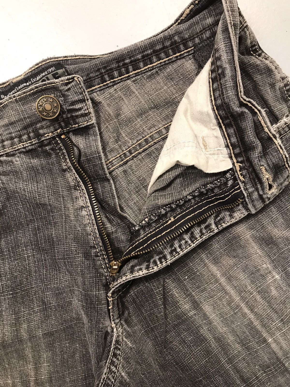 Southpole Vintage SouthPole faded brown tab denim Size US 32 / EU 48 - 7 Thumbnail