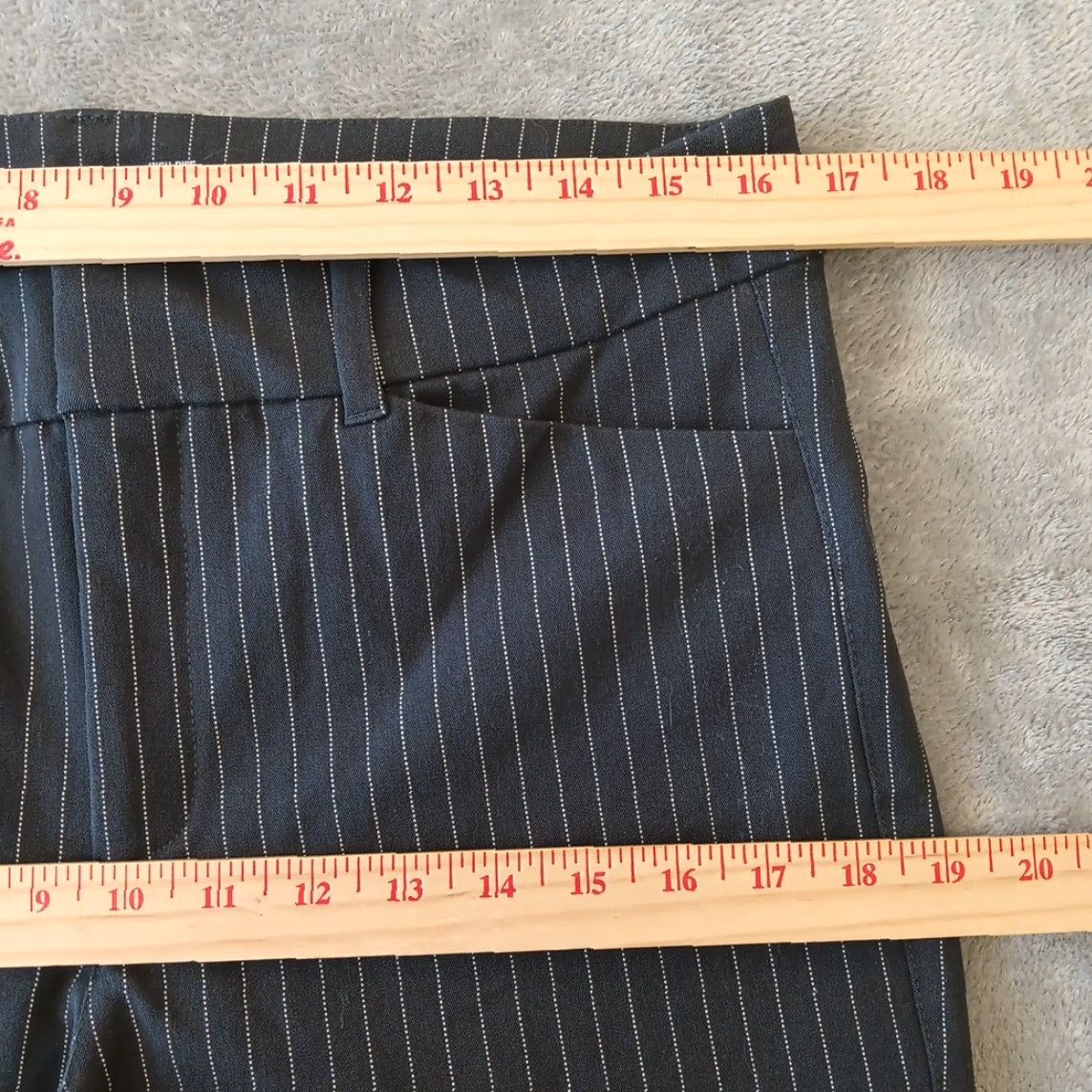 Old Navy Old Navy Pixie Pants Womens 12 Gray Striped Ankle Pockets 32x27 Mid Rise Size 34" / US 12 / IT 48 - 2 Thumbnail