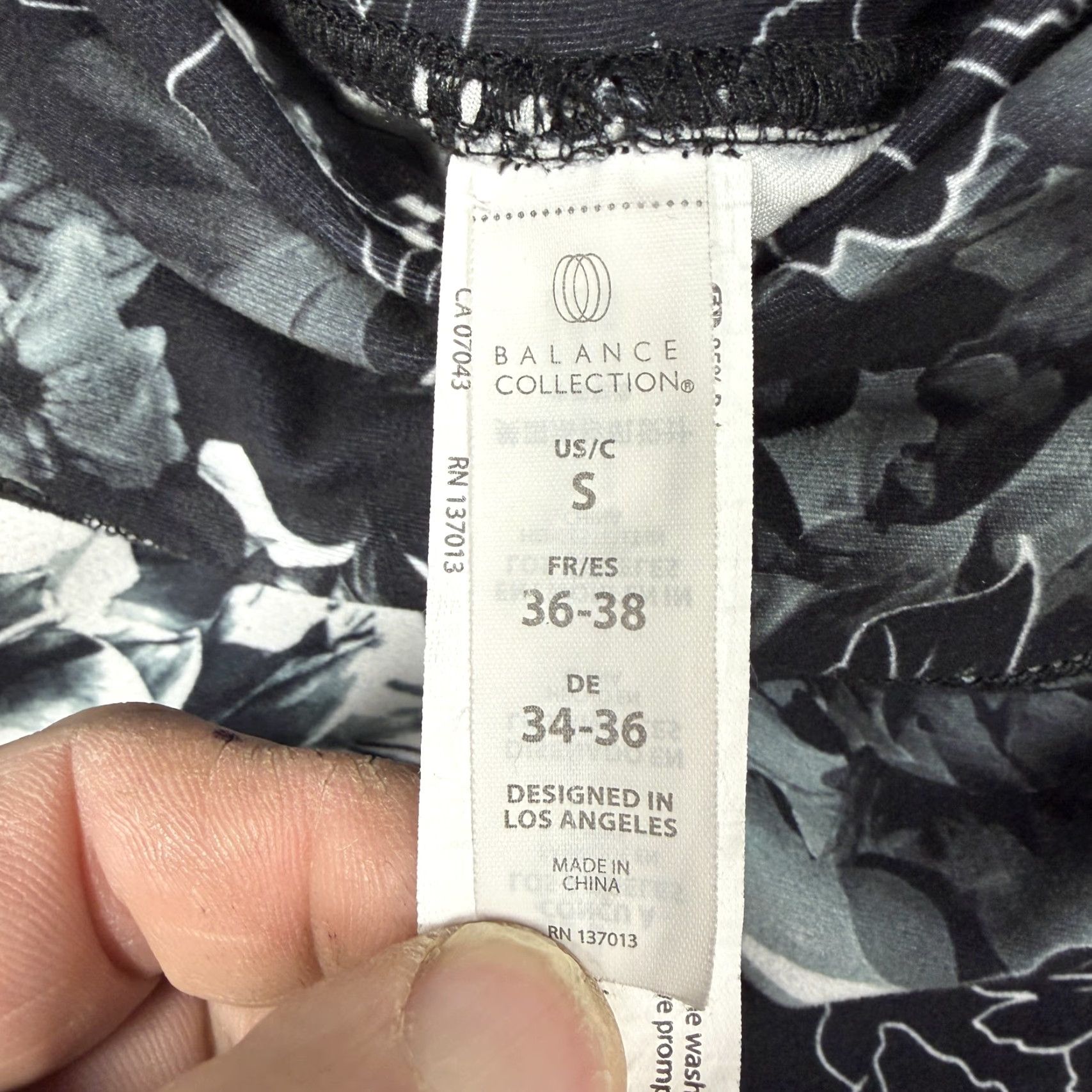 Vintage Balance Collection Leggings Womens S 23x26 Black Floral Yoga Dark Cottagecore Size 28" / US 6 / IT 42 - 6 Thumbnail