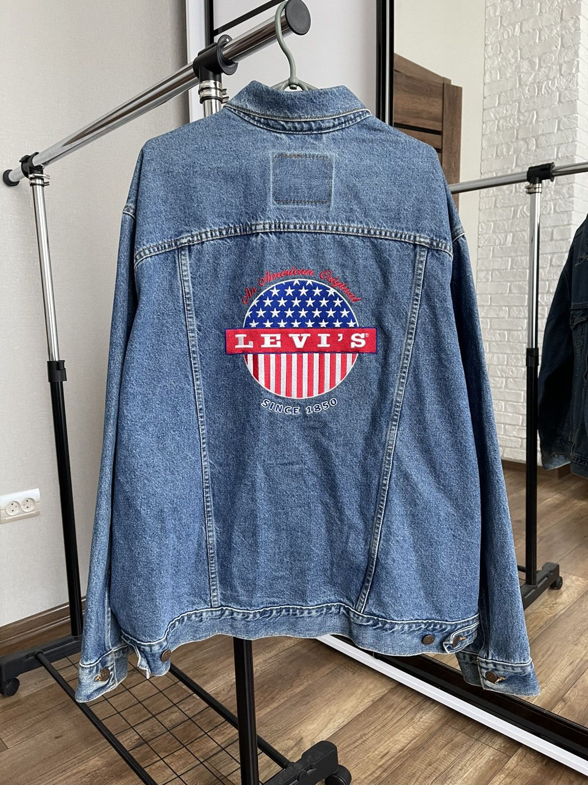 Levi's Vintage Clothing Levis Vintage Denim Jacket Big Logo Embroidered 80s Size US XL / EU 56 / 4 - 1 Thumbnail