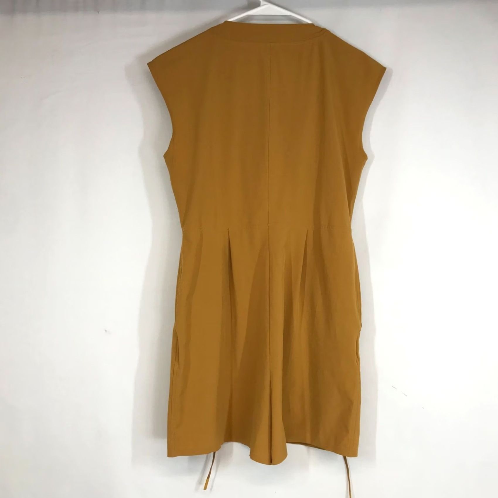 Athleta ATHLETA WOMEN'S S SMALL GOLD SHORT SLEEVE V NECK POLYESTER BLEND ROMPER Size 28" / US 6 / IT 42 - 4 Thumbnail