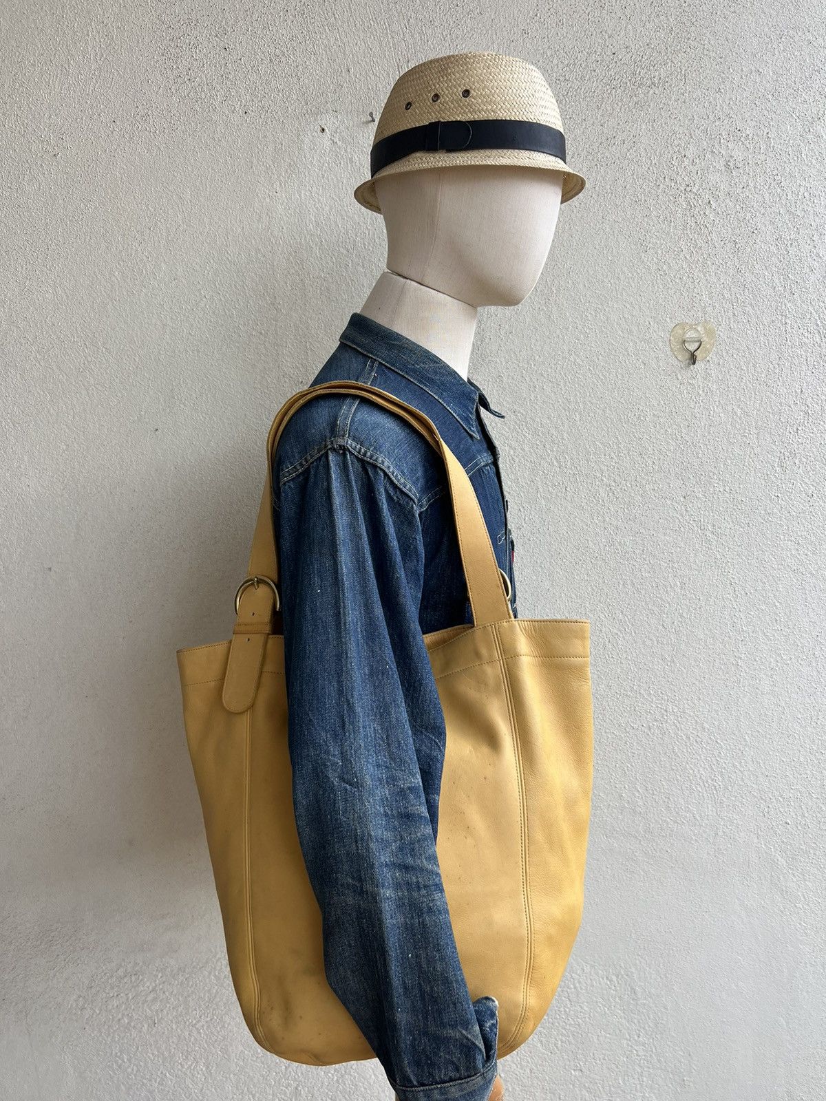 Leather Vintage 90s COACH Scratches Stains Patina Leather Tote Bag Size ONE SIZE - 1 Thumbnail