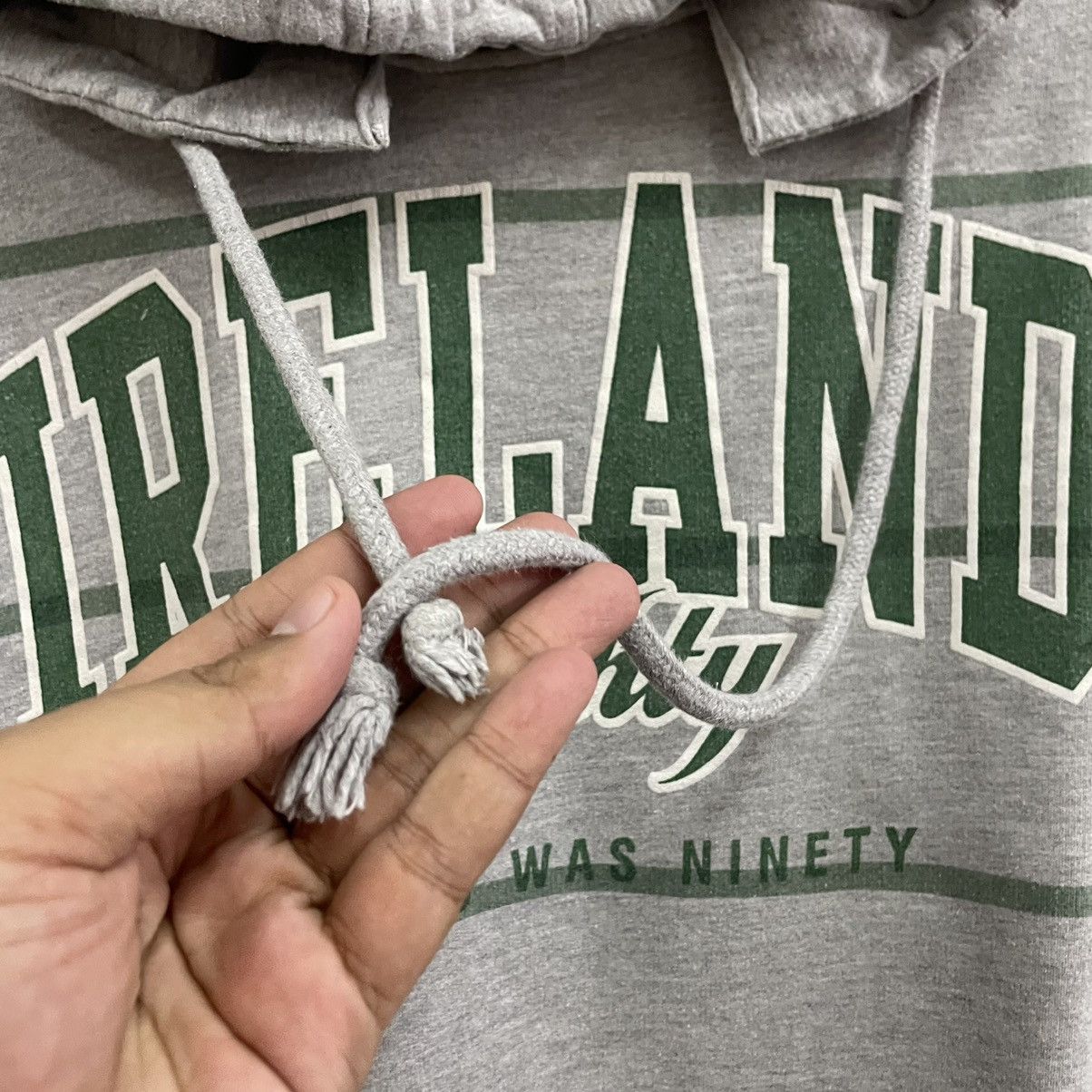 Vintage 🔥Vintage Retro Mighty Ireland Big Spellout Pullover Hoodie Size US L / EU 52-54 / 3 - 5 Thumbnail