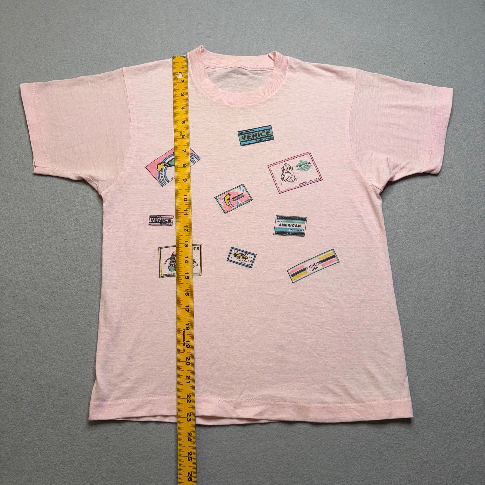 Vintage Vintage 80s Pink All Over Patch Graphic T-Shirt Small USA Size US S / EU 44-46 / 1 - 7 Thumbnail
