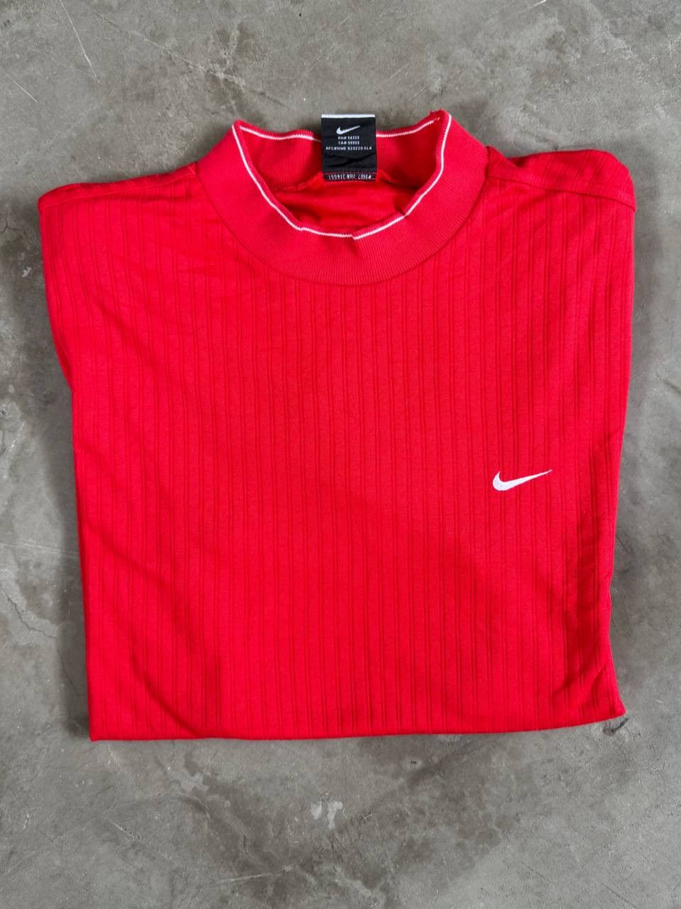 Nike Vintage Red Nike Tee/ T-Shirt Size US L / EU 52-54 / 3 - 4 Thumbnail