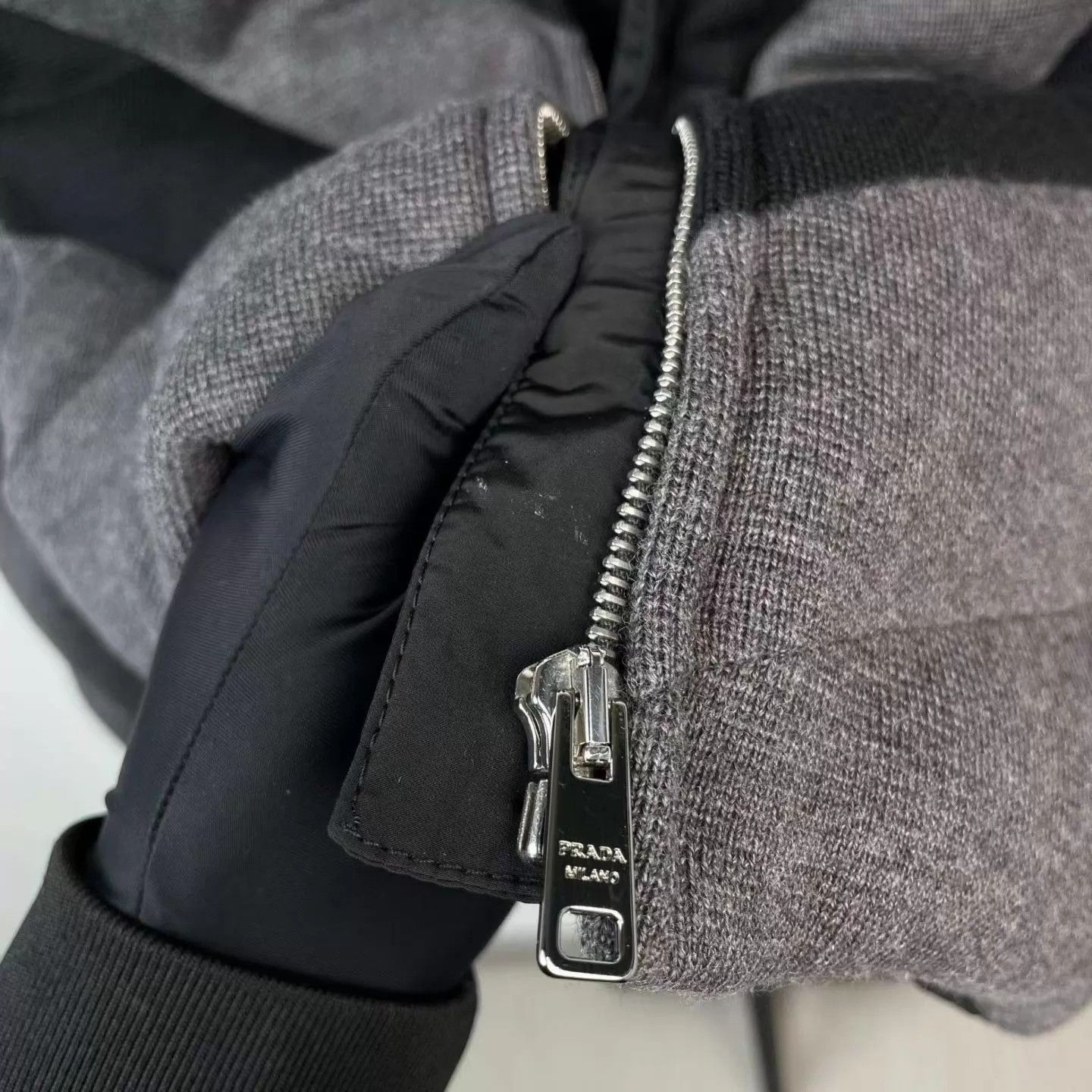 Prada Prada down coat 170 black gray Size S / US 4 / IT 40 - 2 Thumbnail