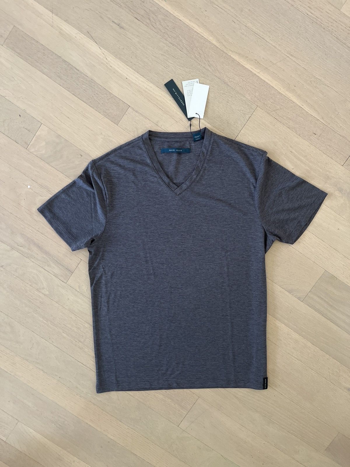 Perry Ellis Perry Ellis Grey V-Neck Tee Short Sleeve TAG ON Size US S / EU 44-46 / 1 - 1 Thumbnail