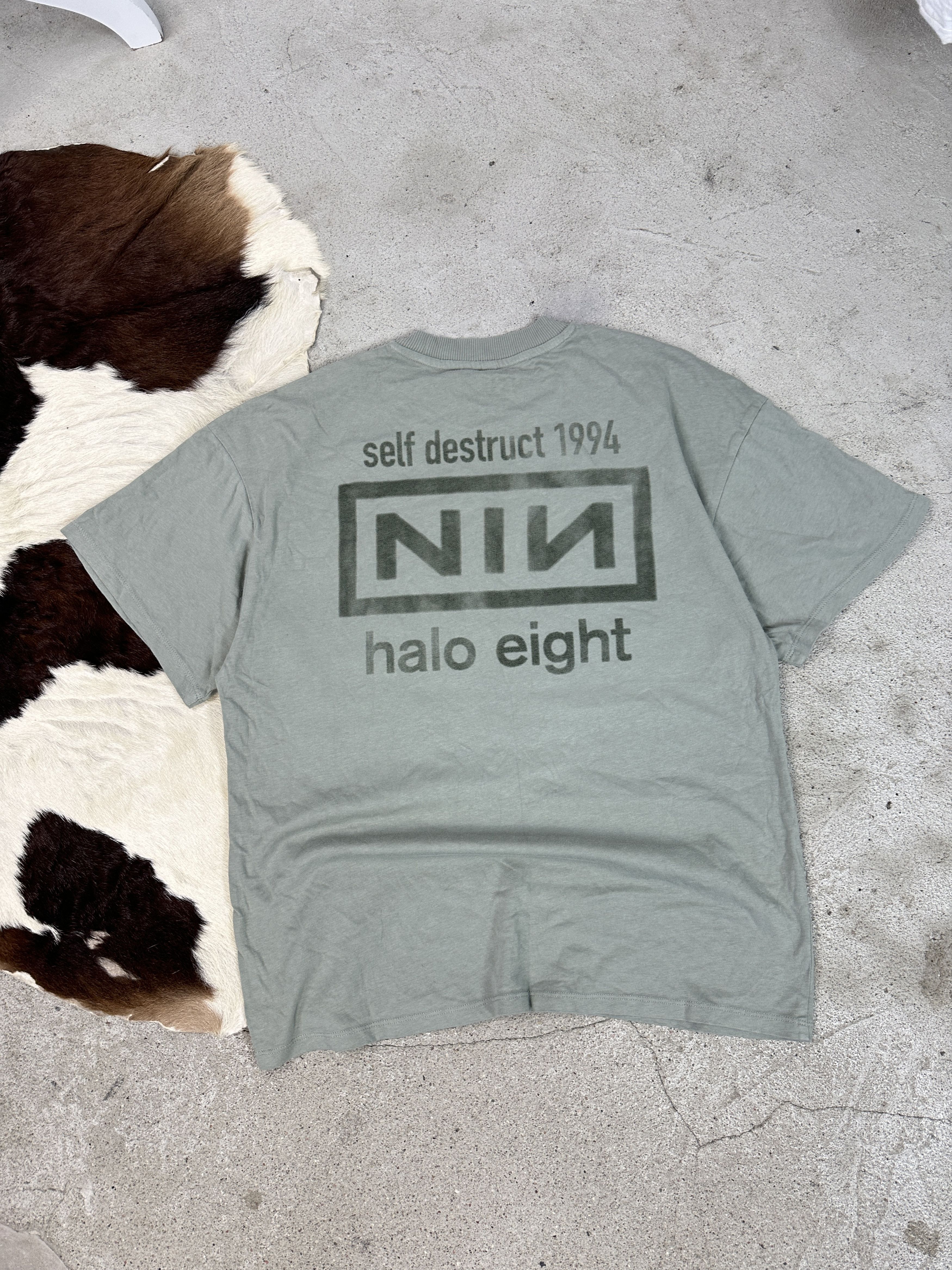 Vintage Vintage Streetwear 00s Nine Inch Nails T-shirt Size US S / EU 44-46 / 1 - 1 Thumbnail