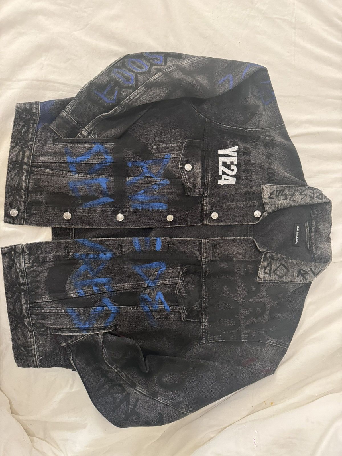 Balenciaga YE24 YEEZY SAMPLE XS RETAIL BALENCIAGA GRAFFITI DENIM JACKET Size US XS / EU 42 / 0 - 1 Thumbnail