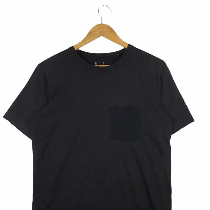 Arc'teryx Vtg ARCTERYX HOMME Minimalist Design Pocket Tee Shirt Size US S / EU 44-46 / 1 - 2 Thumbnail