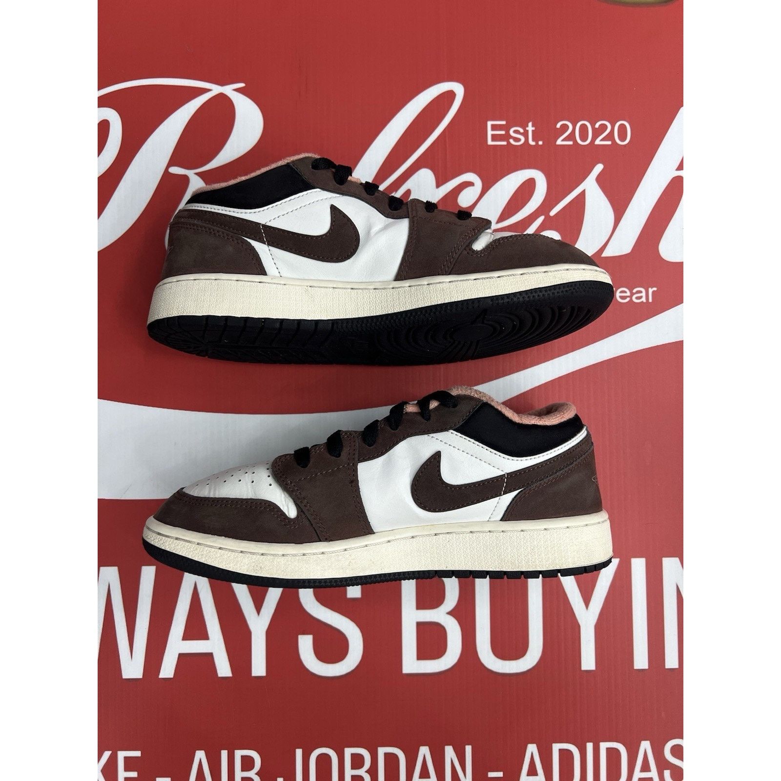 Nike Air Jordan 1 Low Mocha (GS) Size 5.5Y (DM0589-200) Size US 5.5 / EU 38 - 3 Thumbnail
