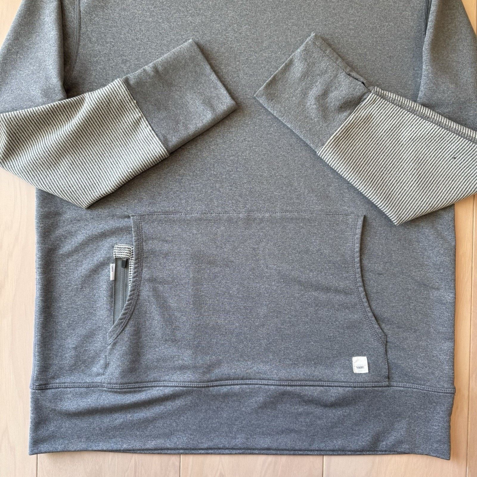 Vuori Vuori Hoodie Large Gray Hooded Pullover Yoga Athleisure Size US L / EU 52-54 / 3 - 5 Thumbnail