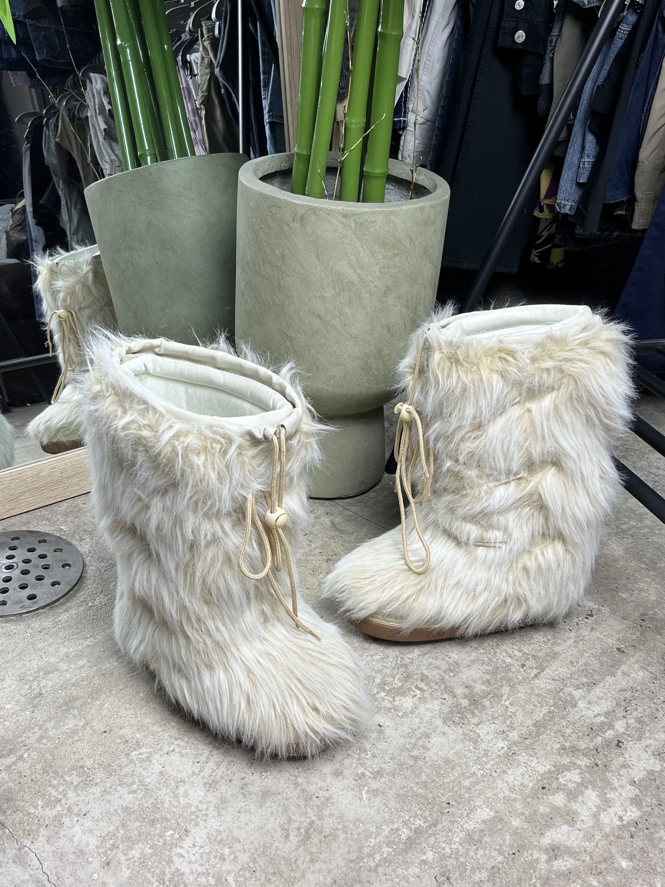 Vintage 2000s FAUX FUR FLUFFY APRES-SKI MOON BOOTS CREAM - № 5100 Size US 6 / EU 39 - 10 Thumbnail