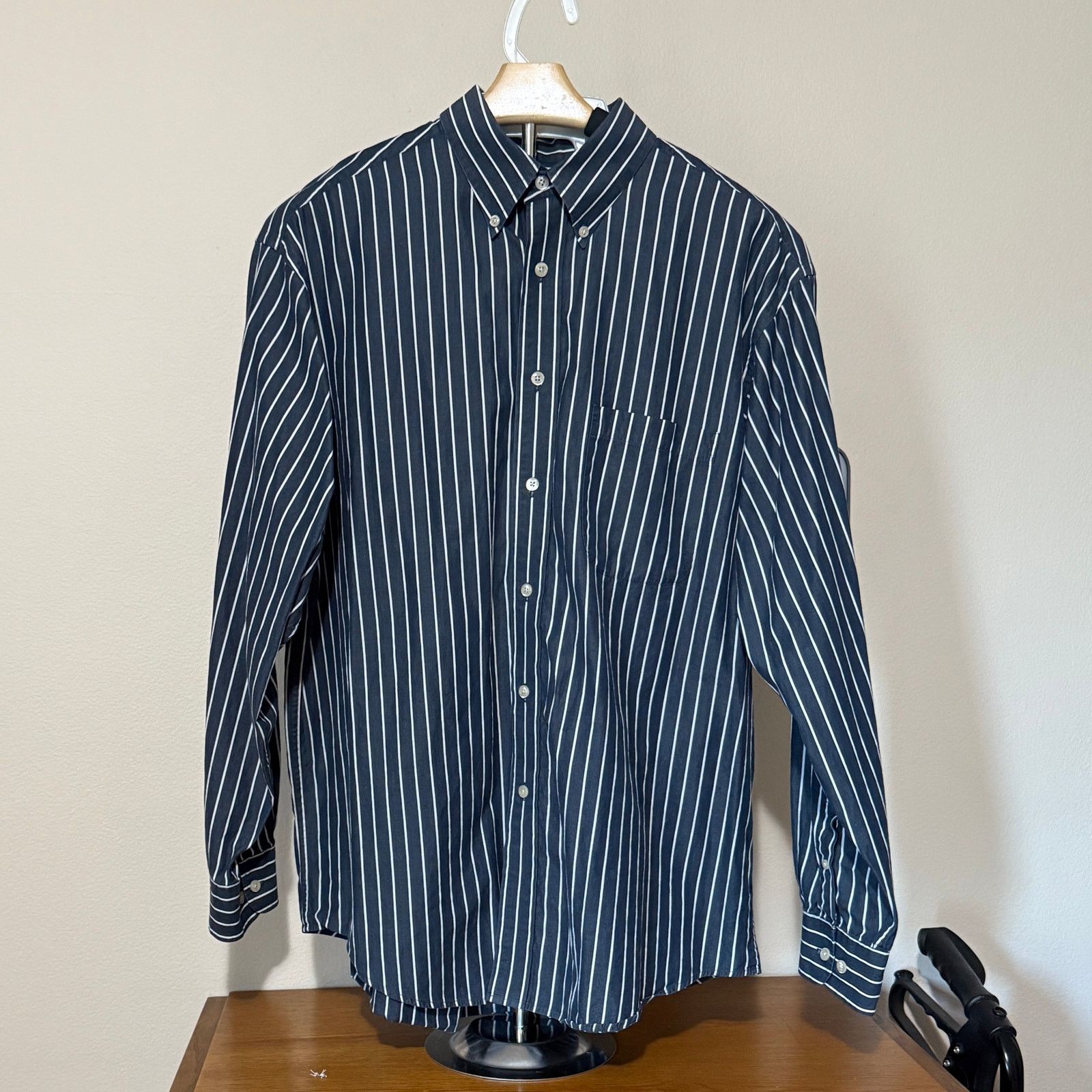 Roundtree & Yorke Roundtree & Yorke men’s dress shirt size L dark blue stripe Size US L / EU 52-54 / 3 - 1 Thumbnail