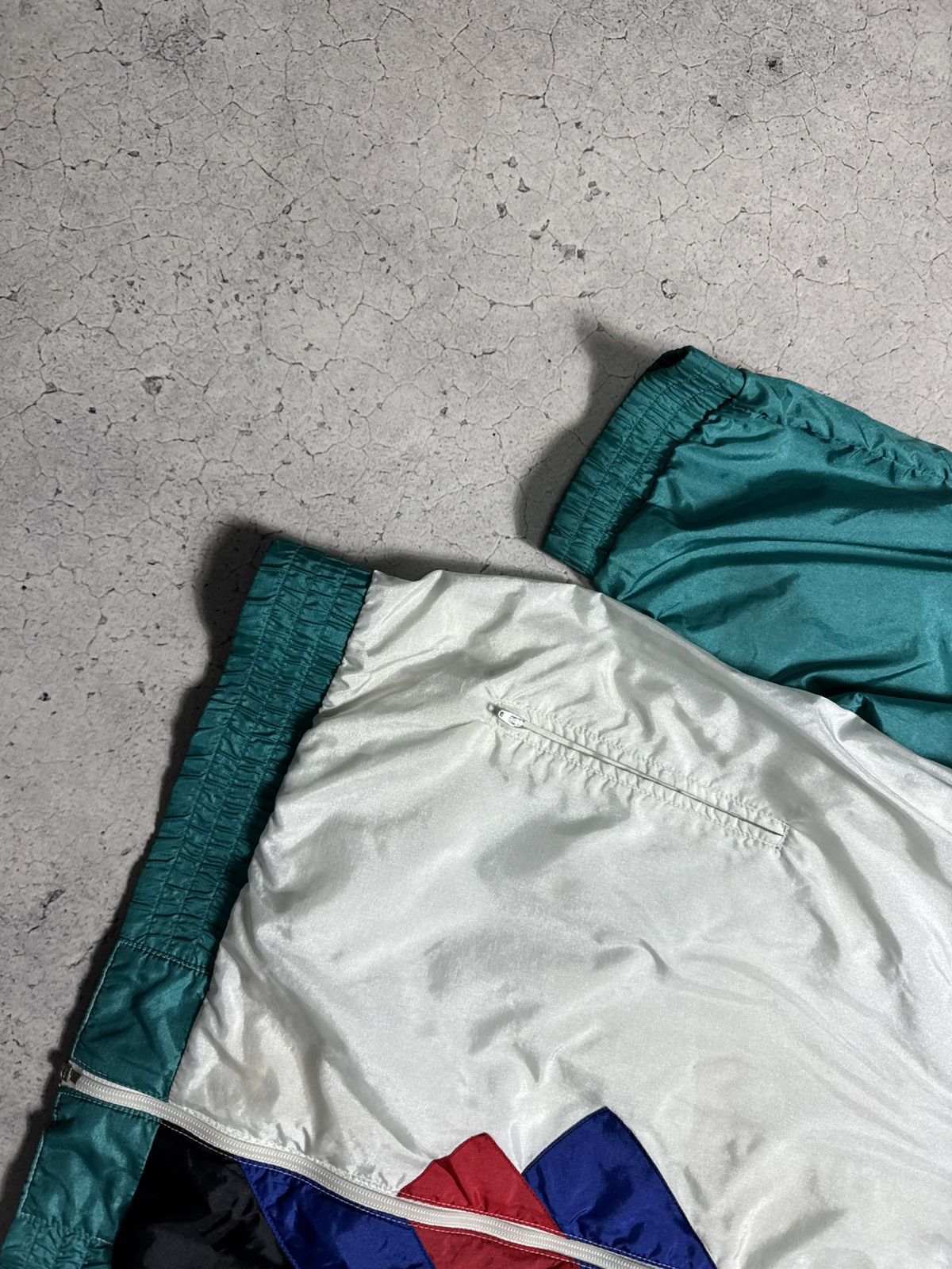 Adidas Adidas Vintage 90’s Nylon Light Full Zip Jacket Size L Size US L / EU 52-54 / 3 - 2 Thumbnail