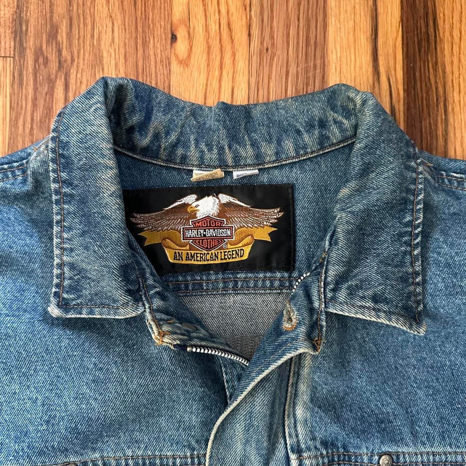 Harley Davidson Rare Harley Davidson Embossed Denim Trucker Zip Jacket XL Size US XL / EU 56 / 4 - 2 Thumbnail