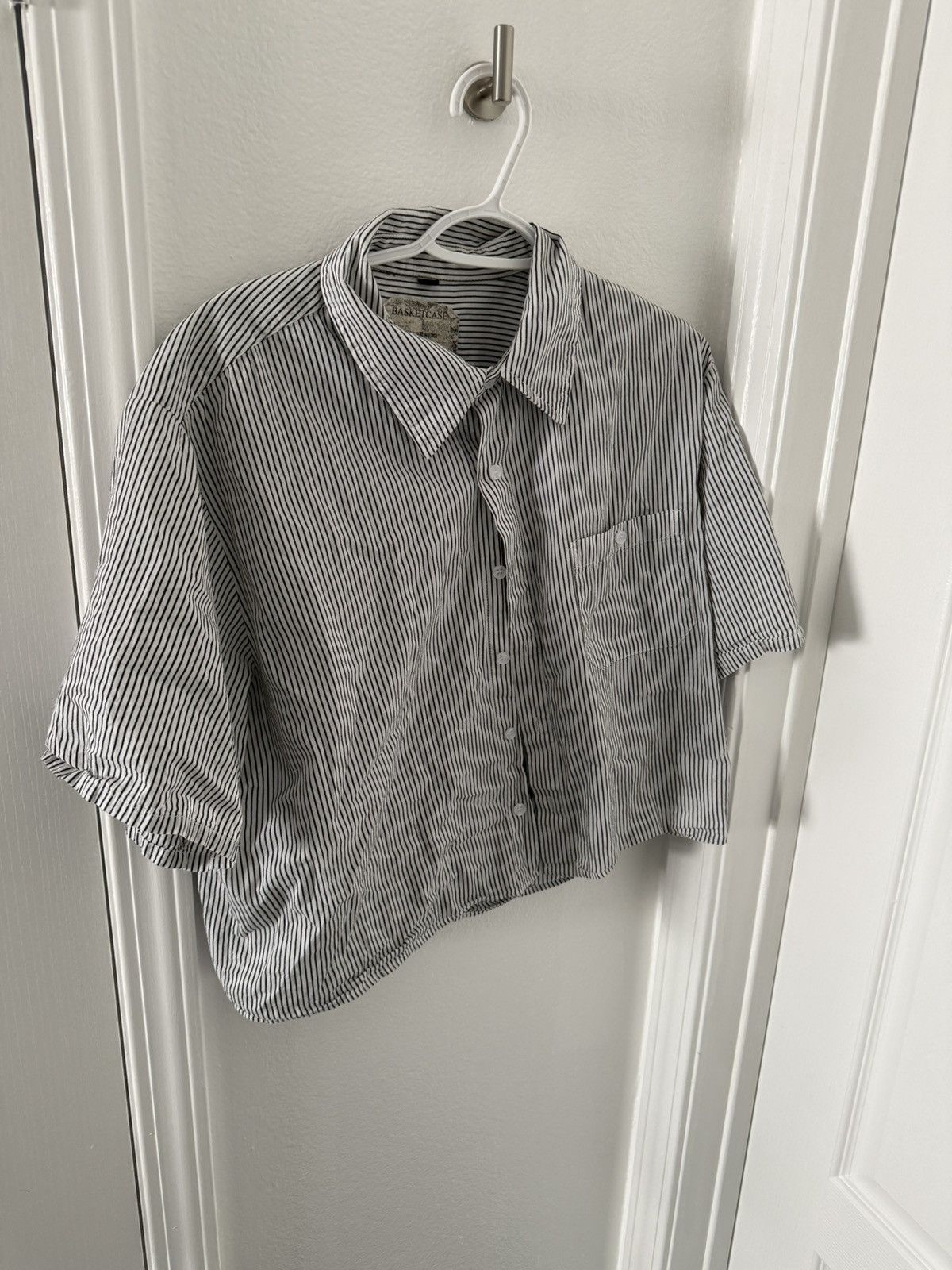 basketcase gallery Basketcase gallery cropped work shirt with alien back print Size US L / EU 52-54 / 3 - 2 Thumbnail