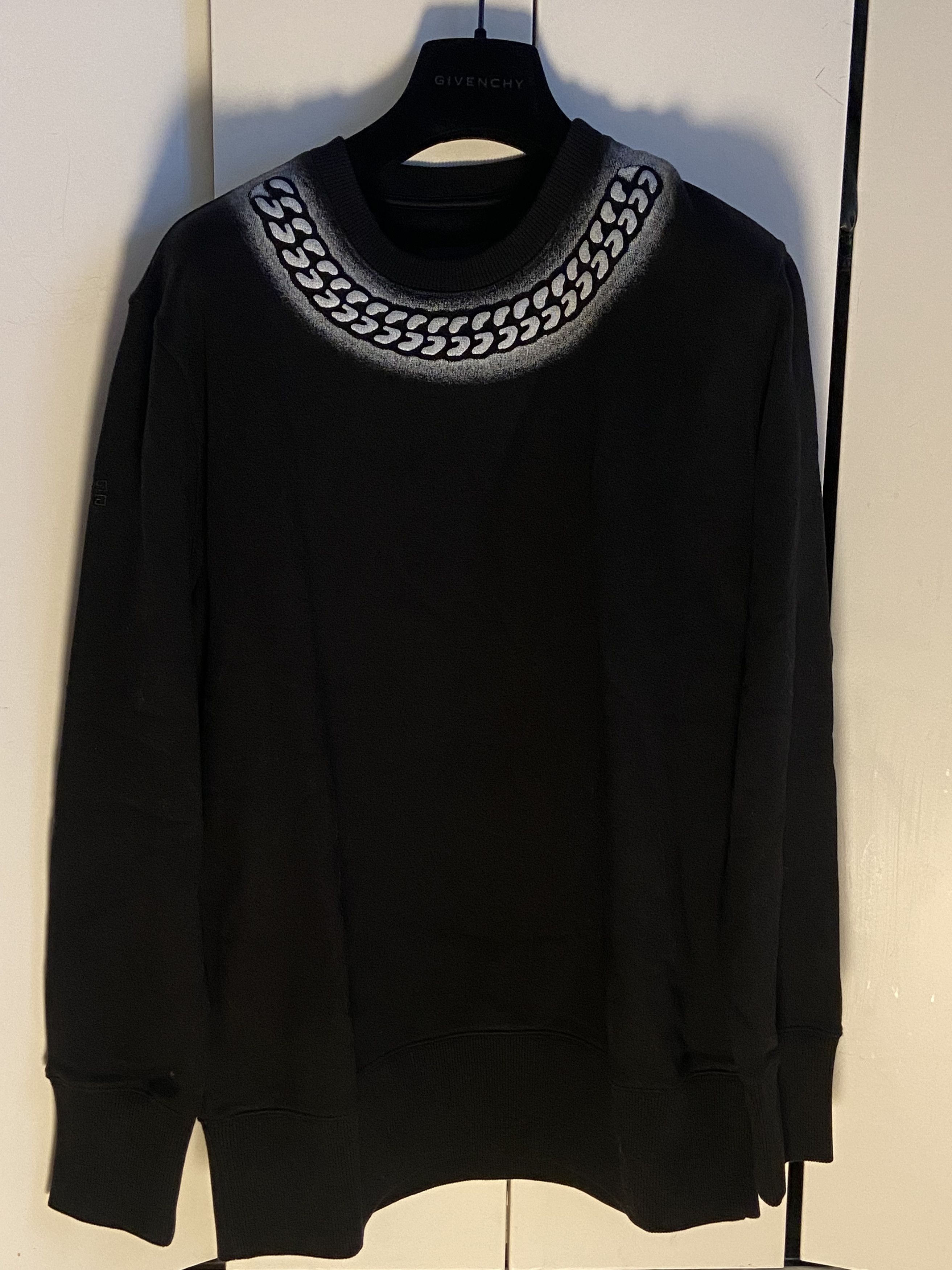Givenchy Givenchy Tag Effect Embossed Chain Collar Sweatshirt Size US S / EU 44-46 / 1 - 1 Thumbnail