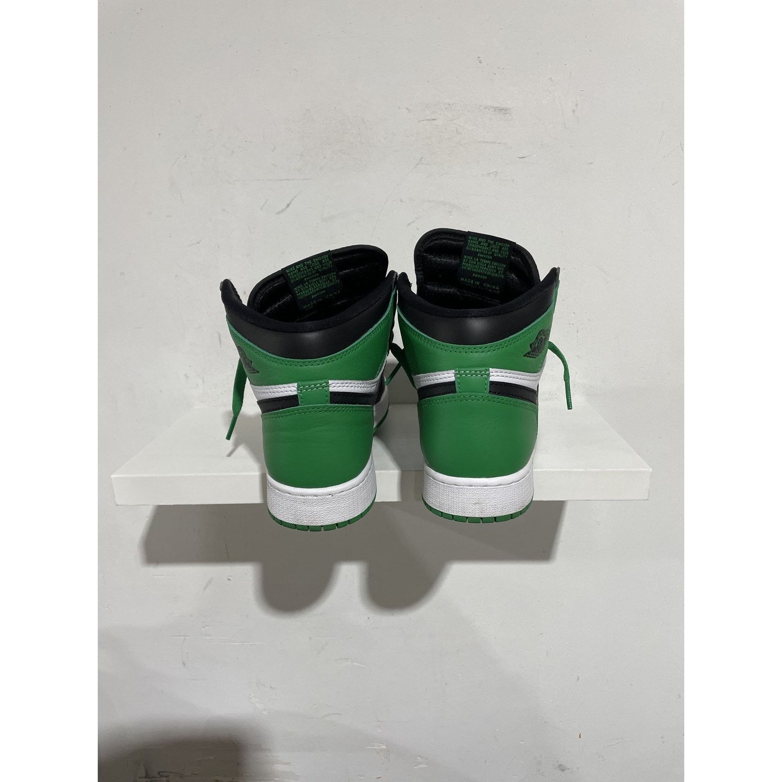 Jordan Brand JORDAN 1 RETRO HIGH LUCKY GREEN SIZE 6Y PREOWNED Size US 6 / EU 39 - 5 Thumbnail