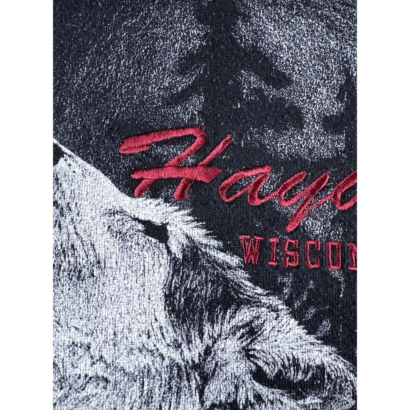 Vintage VINTAGE 1993 Hayward Wisconsin Wolf Graphic Sweatshirt XL Black USA Sherry's Best Mens Size US XL / EU 56 / 4 - 5 Thumbnail