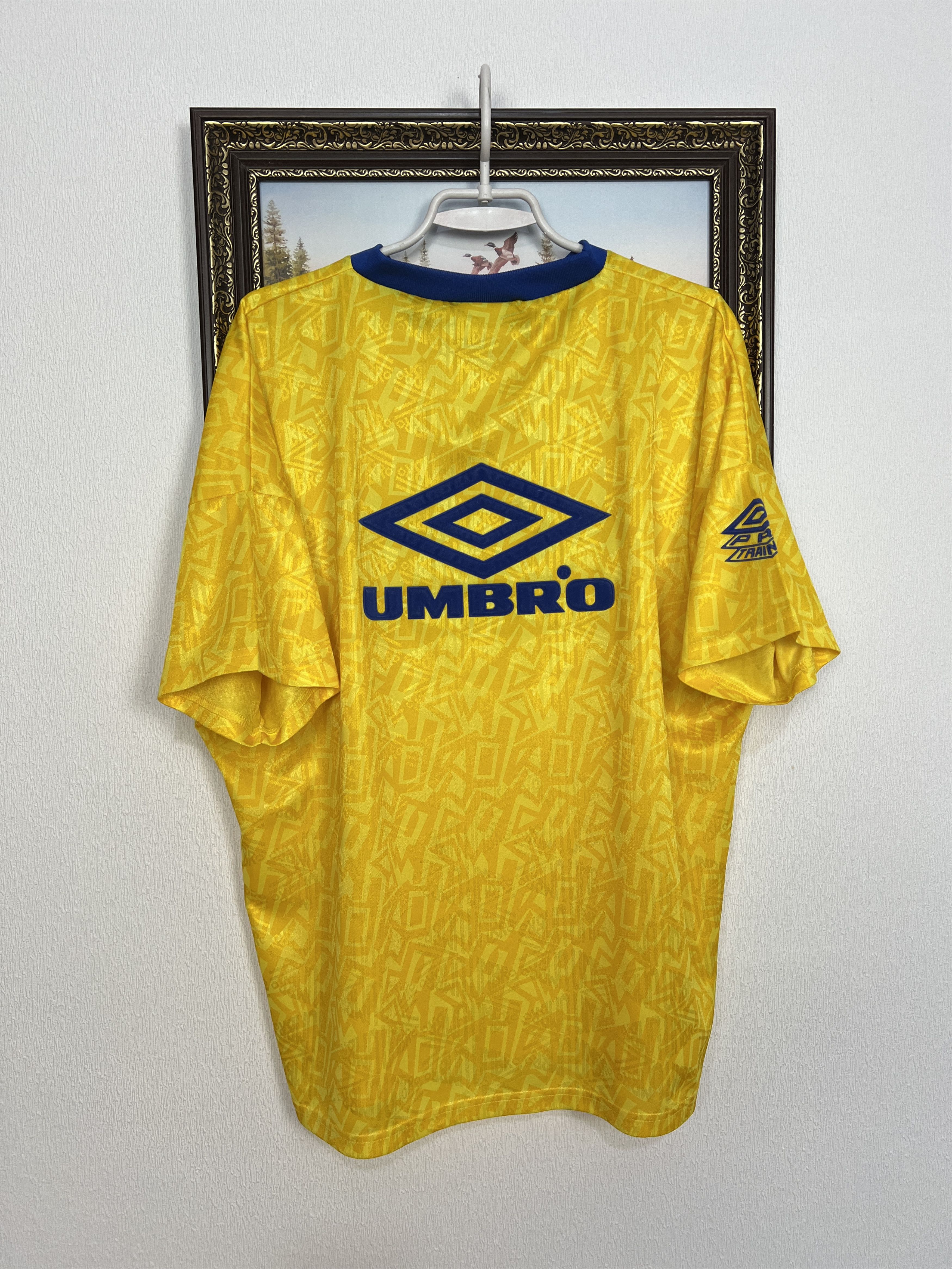 Umbro Vintage Leeds United Football Template Shirt Soccer Jersey Size US L / EU 52-54 / 3 - 7 Thumbnail