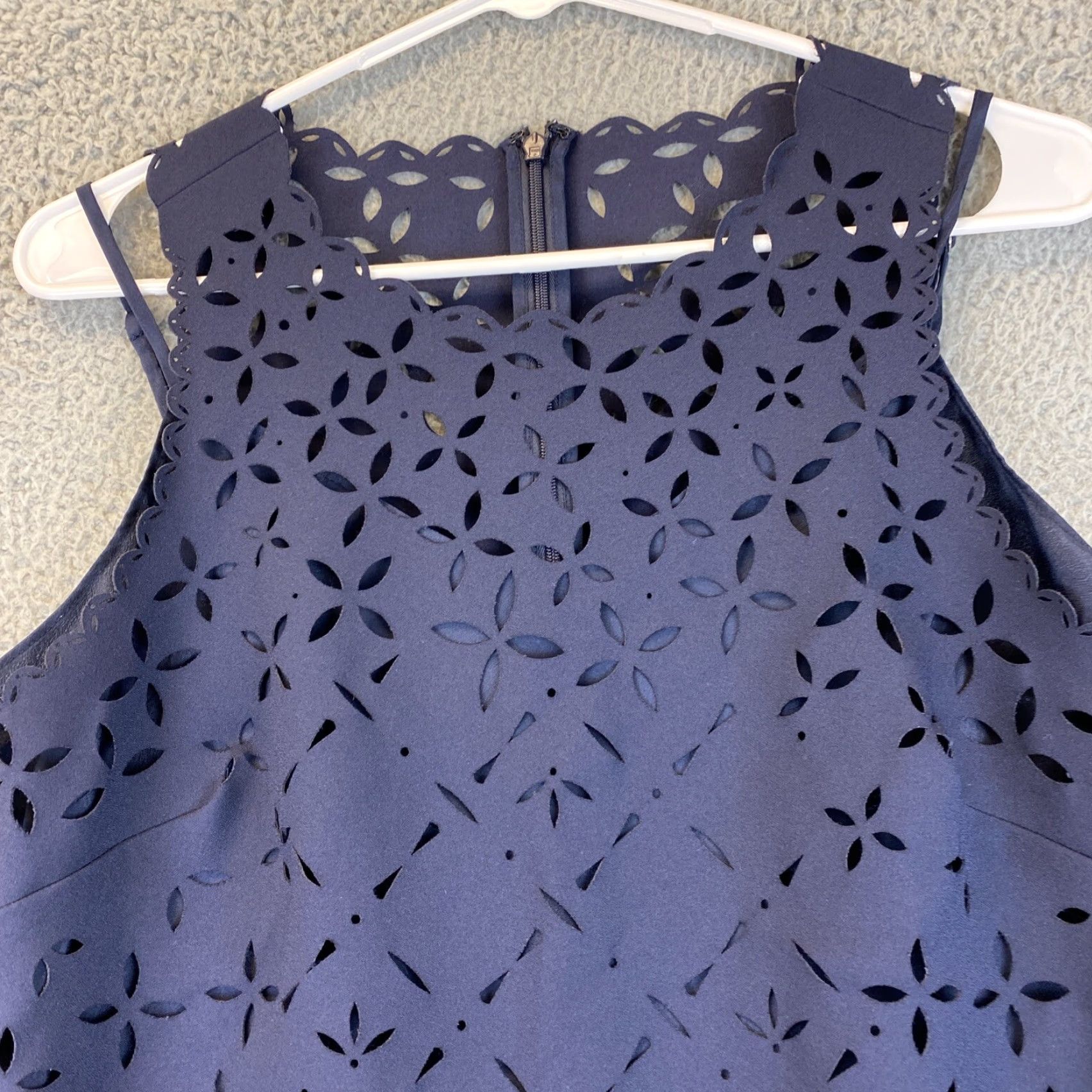 Vintage J Crew Womens Scalloped Crepe Sleeveless Sheath Dress Navy Blue Size 6 / 71-21 Size M / US 6-8 / IT 42-44 - 2 Thumbnail