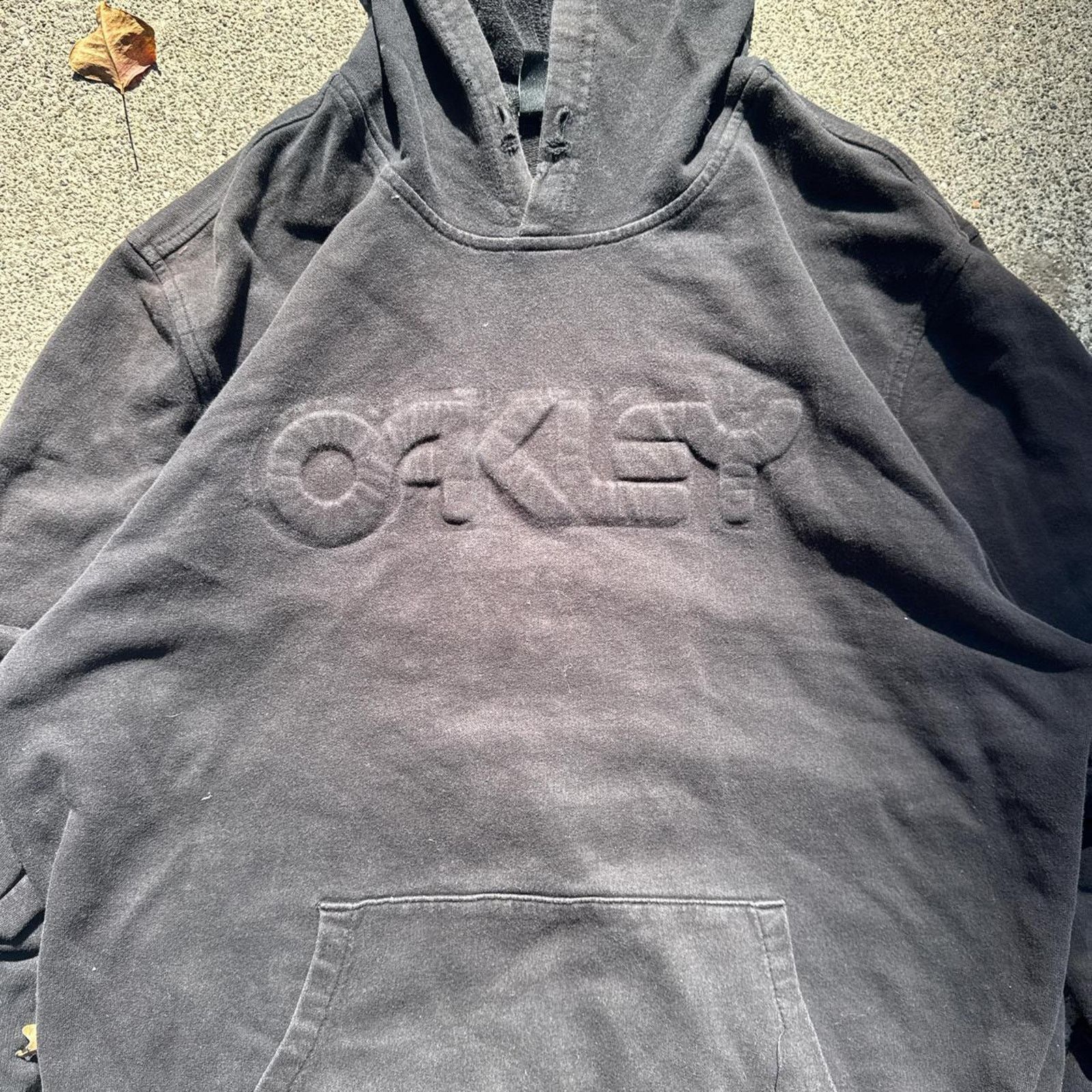 Oakley Vintage Men’s Y2K Oakley Bold Lettered Hoodie – Size XL Size US M / EU 48-50 / 2 - 3 Thumbnail