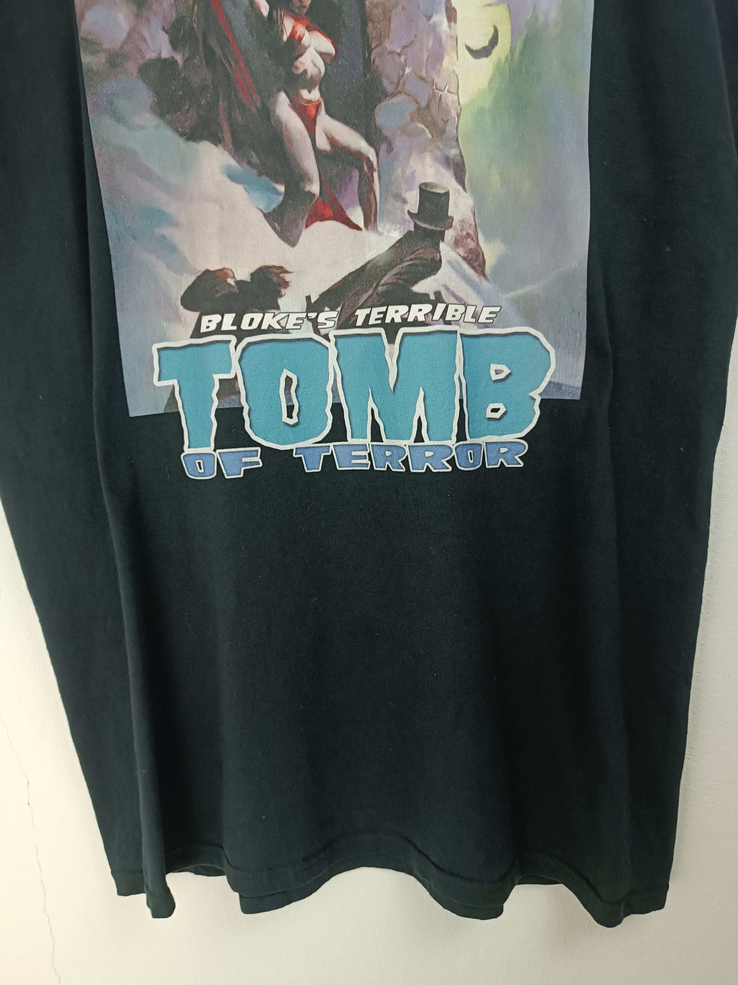 Vintage VINTAGE 2000s BLOKE'S TERRIBLE TOMB OF TERROR SEXY HORROR Size US XL / EU 56 / 4 - 9 Thumbnail