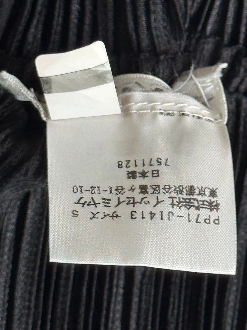 Issey Miyake Issey Miyake size:5 Black pleated trousers Size 31" - 8 Thumbnail