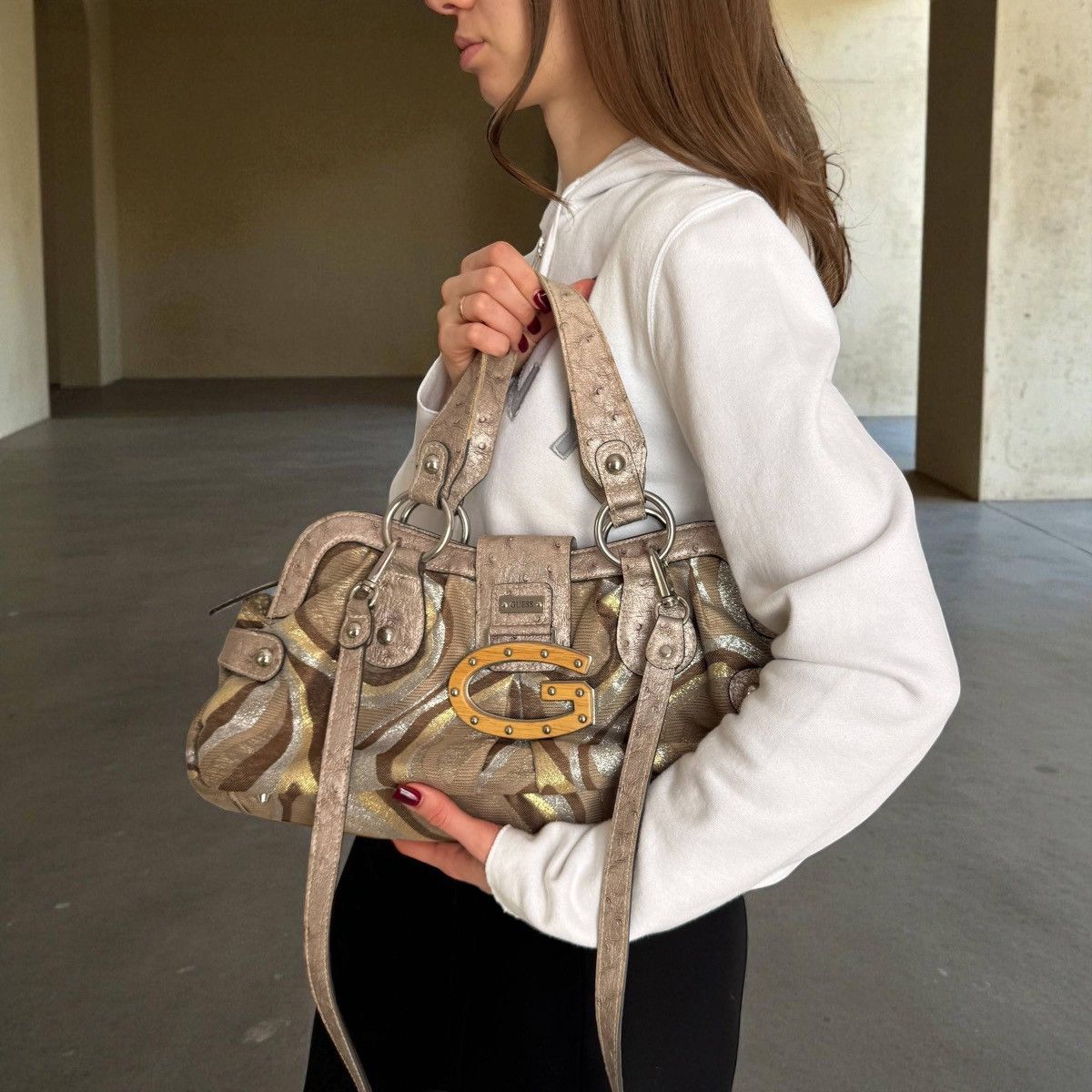 Guess Guess Y2K Vintage Monogram Shoulder Bag Size ONE SIZE - 1 Thumbnail