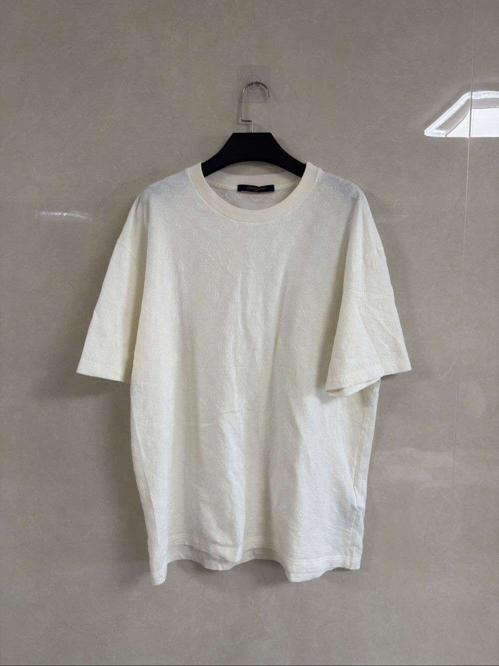 Louis Vuitton Louis Vuitton Monogram Embossed T-Shirt Size XL Size US XL / EU 56 / 4 - 1 Thumbnail
