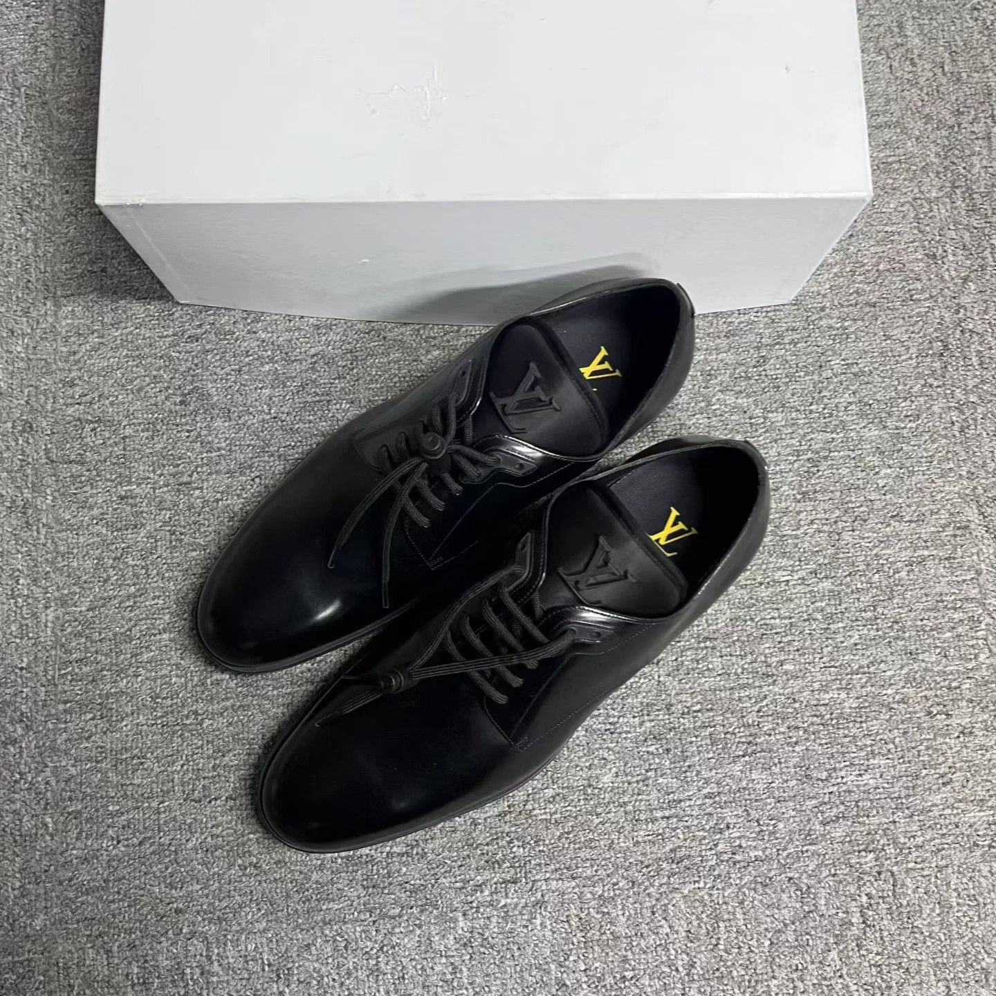 Louis Vuitton LV Black Cowhide Round Toe Lace-up Dress Shoes 7.5 Size US 7.5 / EU 40-41 - 1 Thumbnail