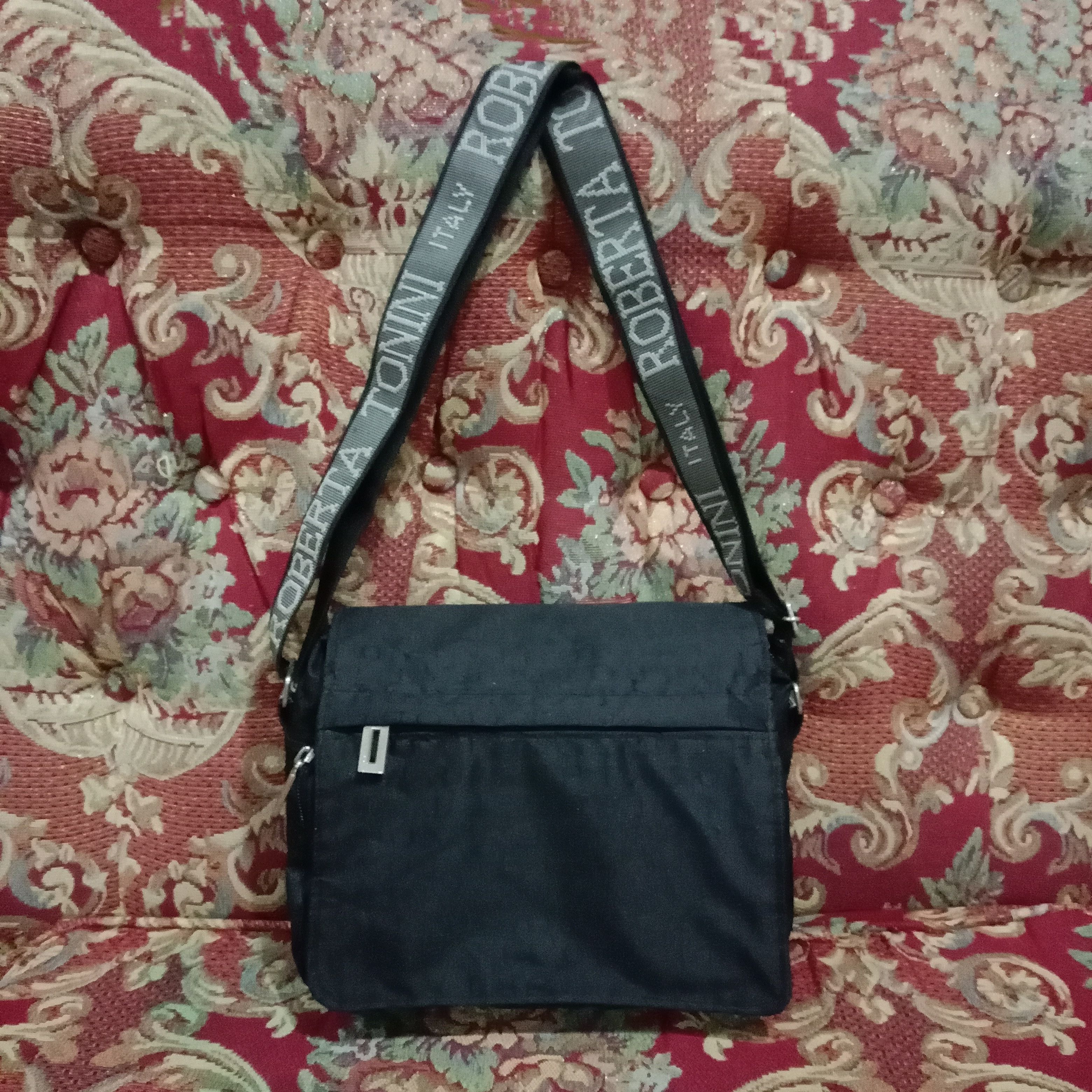 Vintage Vintage Roberta Tonini Italy Crossbody Bag Size ONE SIZE - 1 Thumbnail