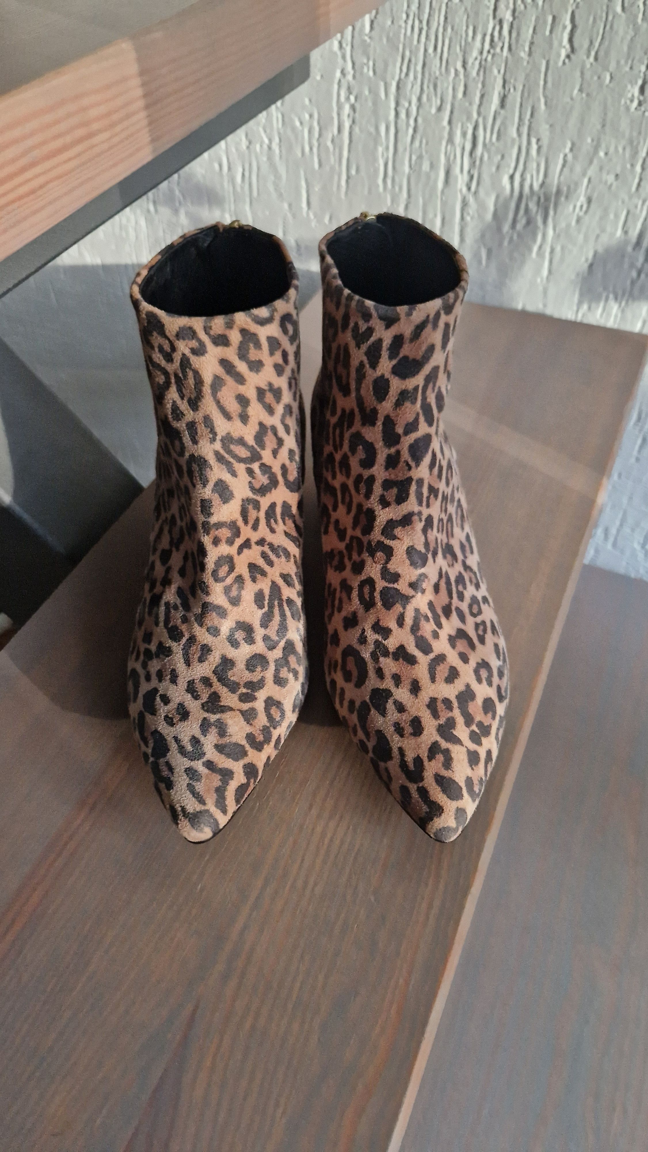Billi Bi leopard print ankle boots