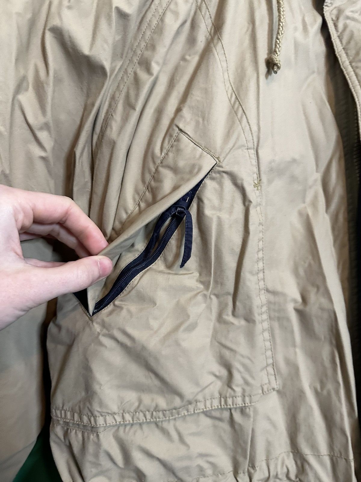 Gant Beige down waterfowl feather zip-up puffer coat Size US L / EU 52-54 / 3 - 3 Thumbnail