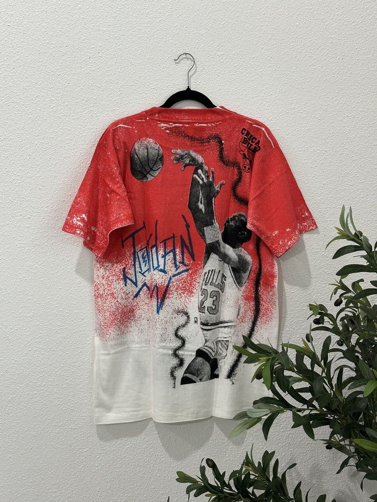 Jordan Brand Vintage 90s Michael Jordan Chicago Bulls AOP MagicJohnsonT’s Size US L / EU 52-54 / 3 - 3 Thumbnail