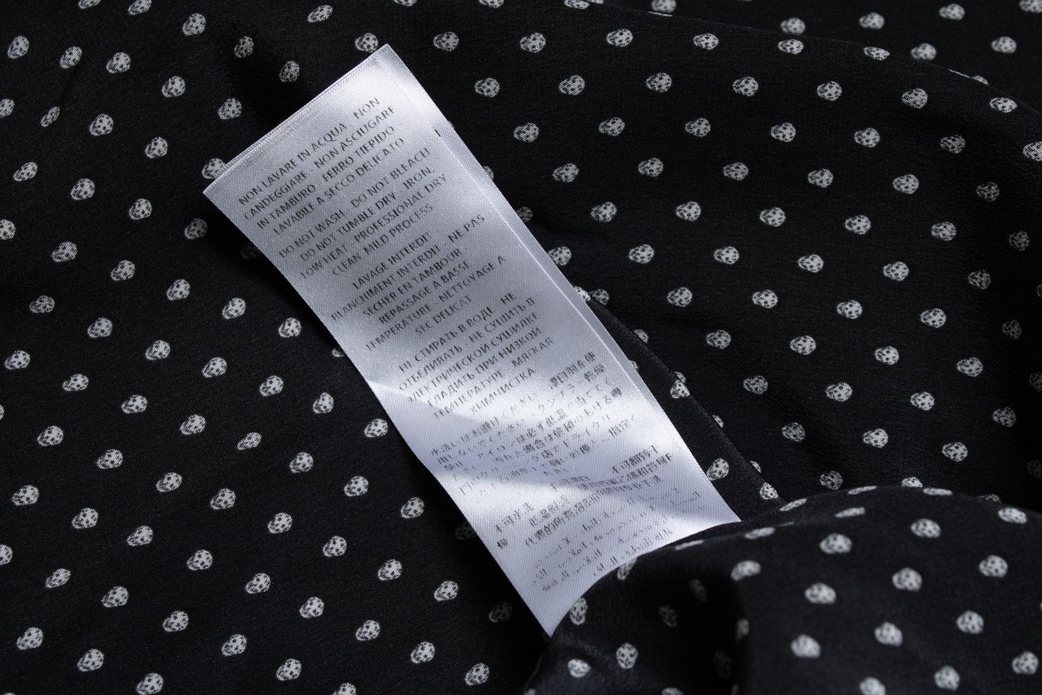 Alexander McQueen Alexander McQueen, Black skull printed silk shirt Size US L / EU 52-54 / 3 - 8 Thumbnail