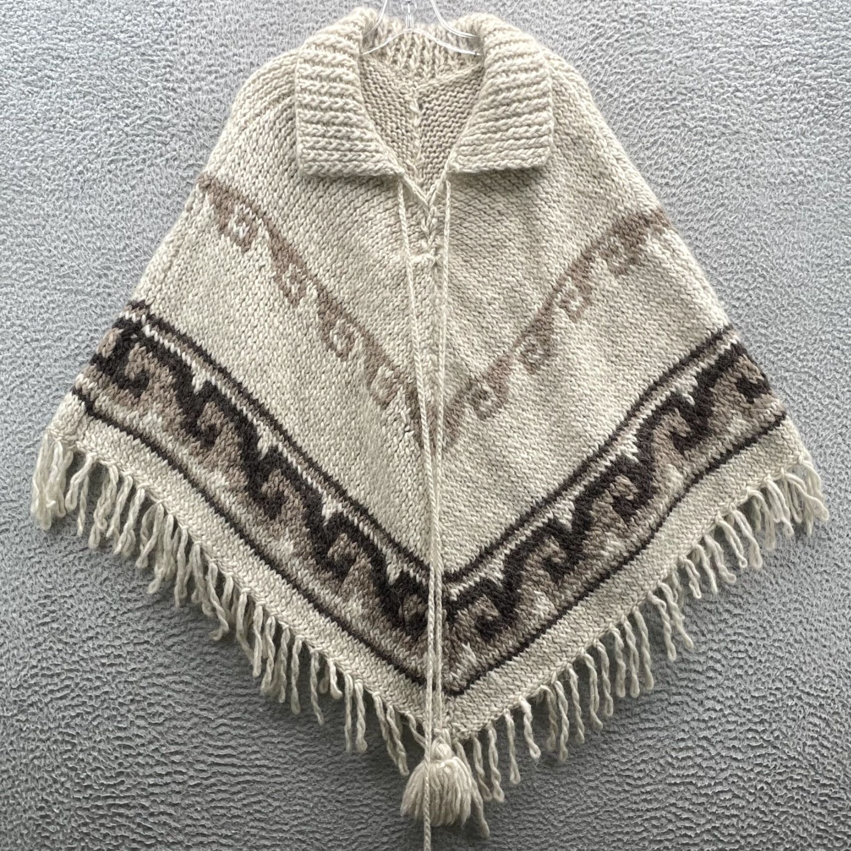 Vintage VINTAGE Artisinal Poncho Sweater Womens OSFA Beige Chunky Hand Knit Minimalist 90's Boho Geometric Pullover Size ONE SIZE - 3 Thumbnail
