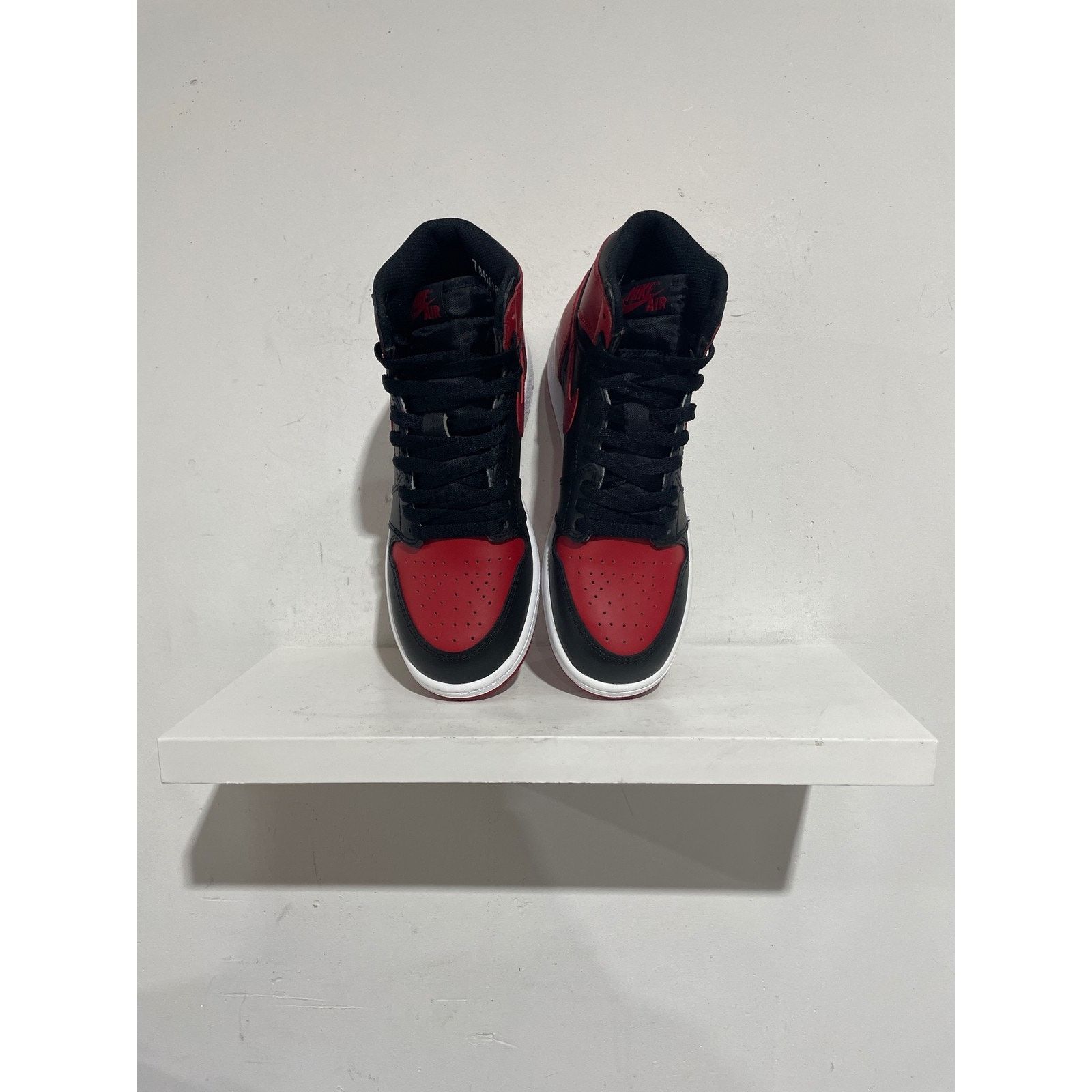 Nike NIKE JORDAN 1 HIGH BRED BANNED 2016 SIZE 7Y NEW Size US 7 / EU 40 - 3 Thumbnail
