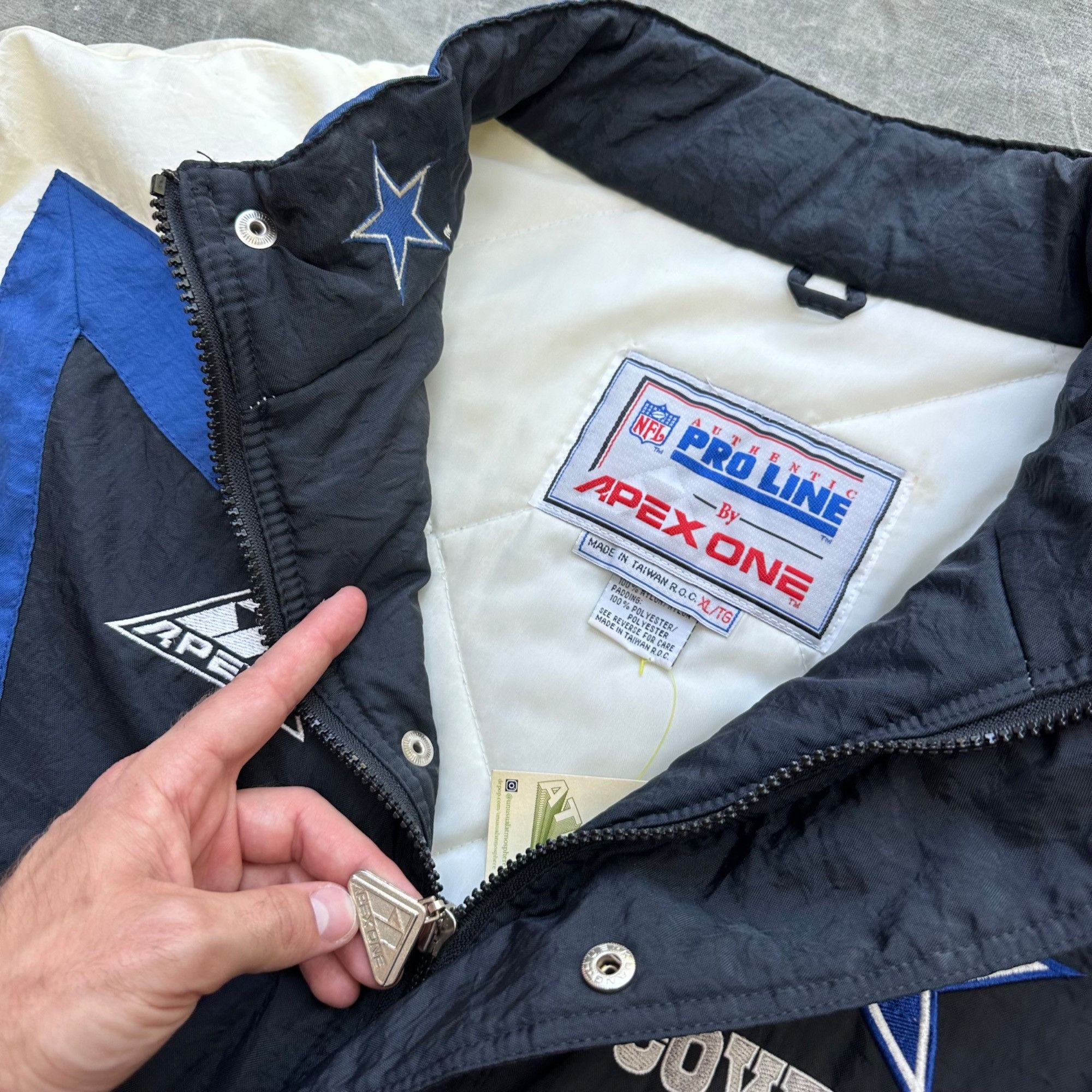 Vintage Vintage Apex One NFL Pro Line Dallas Cowboys Puffer Jacket Size US XL / EU 56 / 4 - 3 Thumbnail