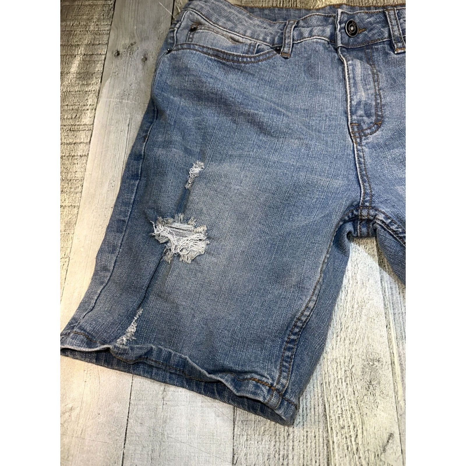 Ring Of Fire VINTAGE Ring of Fire MENS BLUE Shorts Denim Distressed Hem Light Wash Bermuda 5-Pocket 30 Regular Mens Size US 30 / EU 46 - 2 Thumbnail