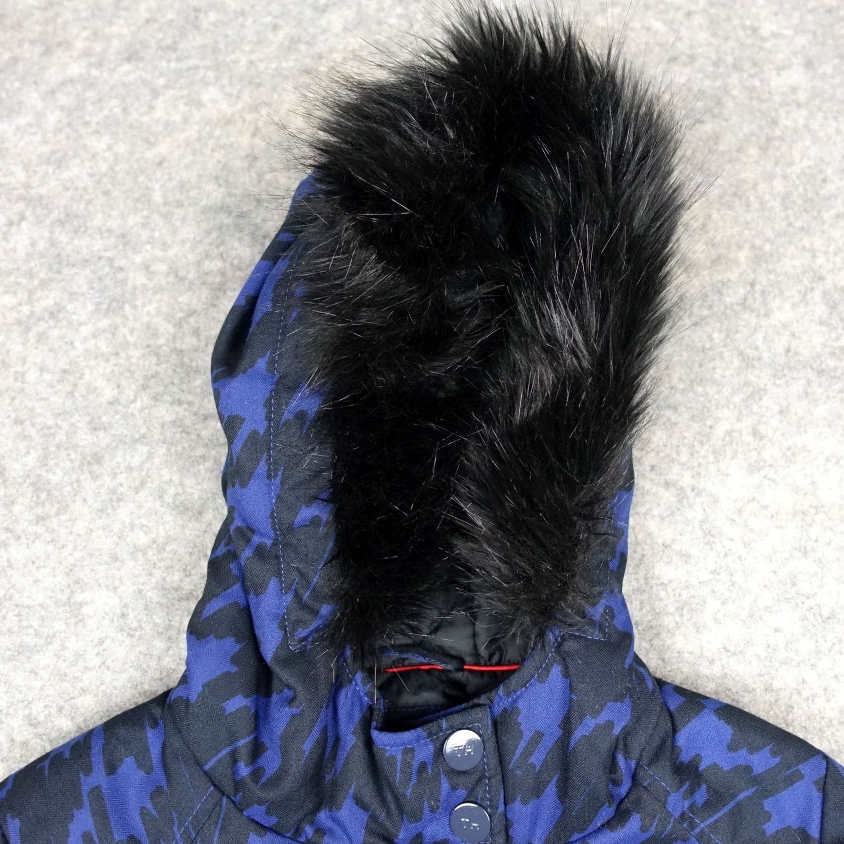 Tommy Hilfiger Tommy Hilfiger Jacket Womens Small Camo Blue Parka Faux Fur Coat VTG Parka Women S Blue Button Zip Hooded Long Sleeve Casual Travel Puffer Leather? Size S / US 4 / IT 40 - 2 Thumbnail