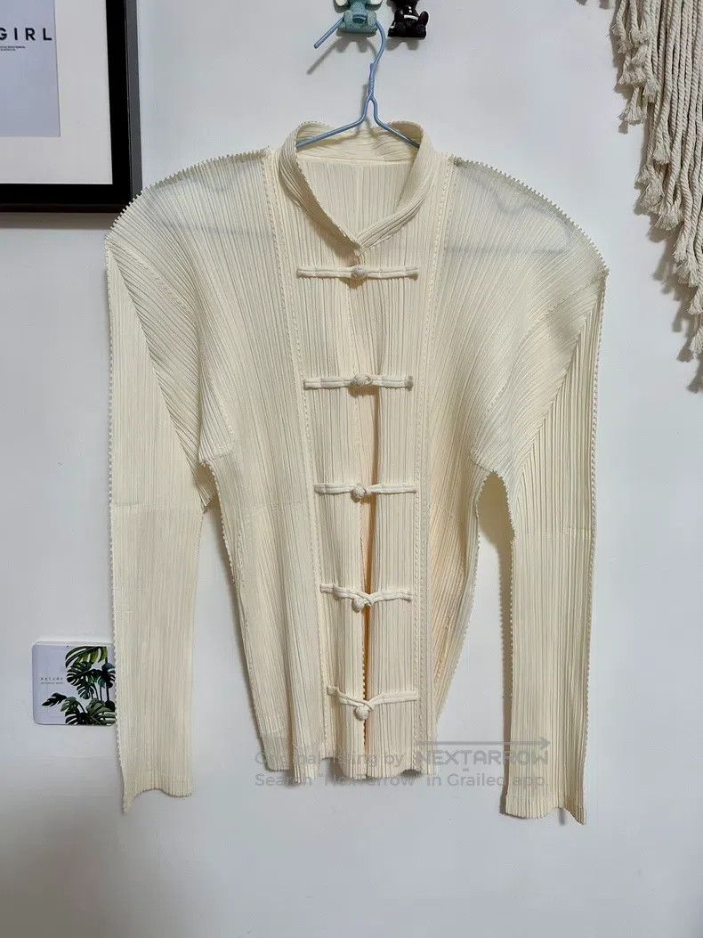 Issey Miyake Issey Miyake Chinese-style Frog Button Top Size L / US 10 / IT 46 - 1 Thumbnail