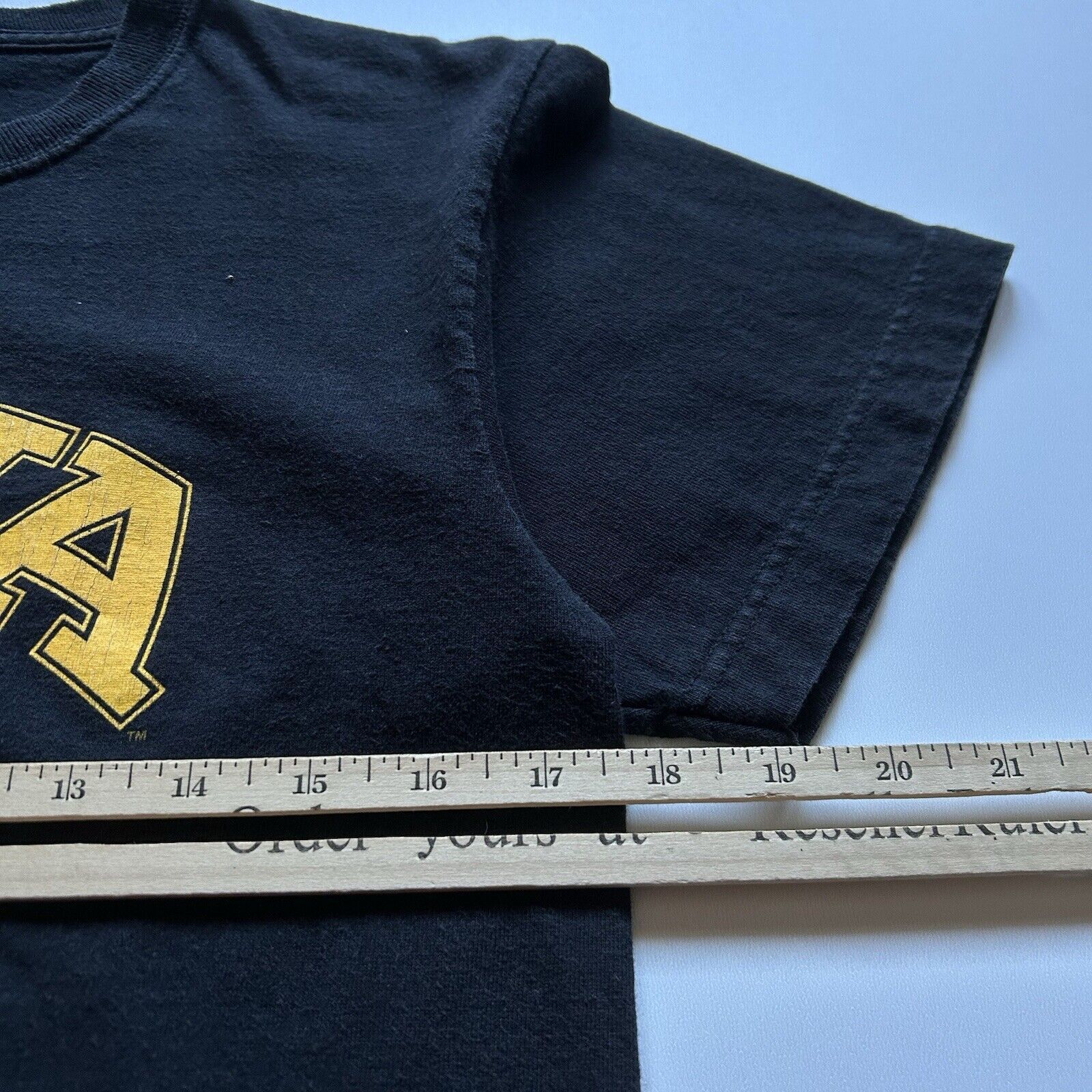 NCAA Vintage 90s Nike Iowa Hawkeyes NCAA Center Swoosh T Shirt XS Size US XS / EU 42 / 0 - 4 Thumbnail