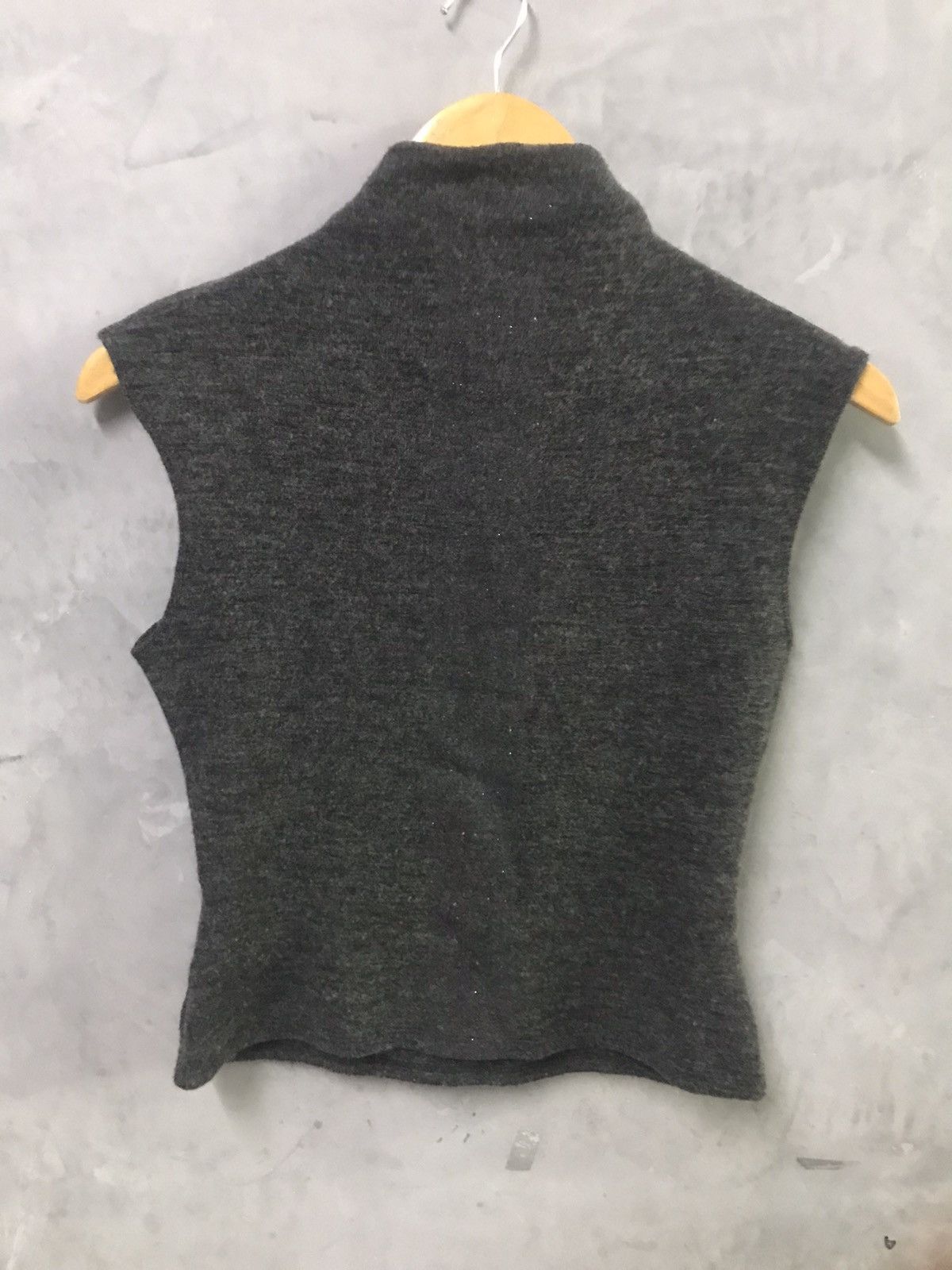 Fendi Fendi - Sleeveless Turtleneck Crop Top Size S / US 4 / IT 40 - 3 Thumbnail
