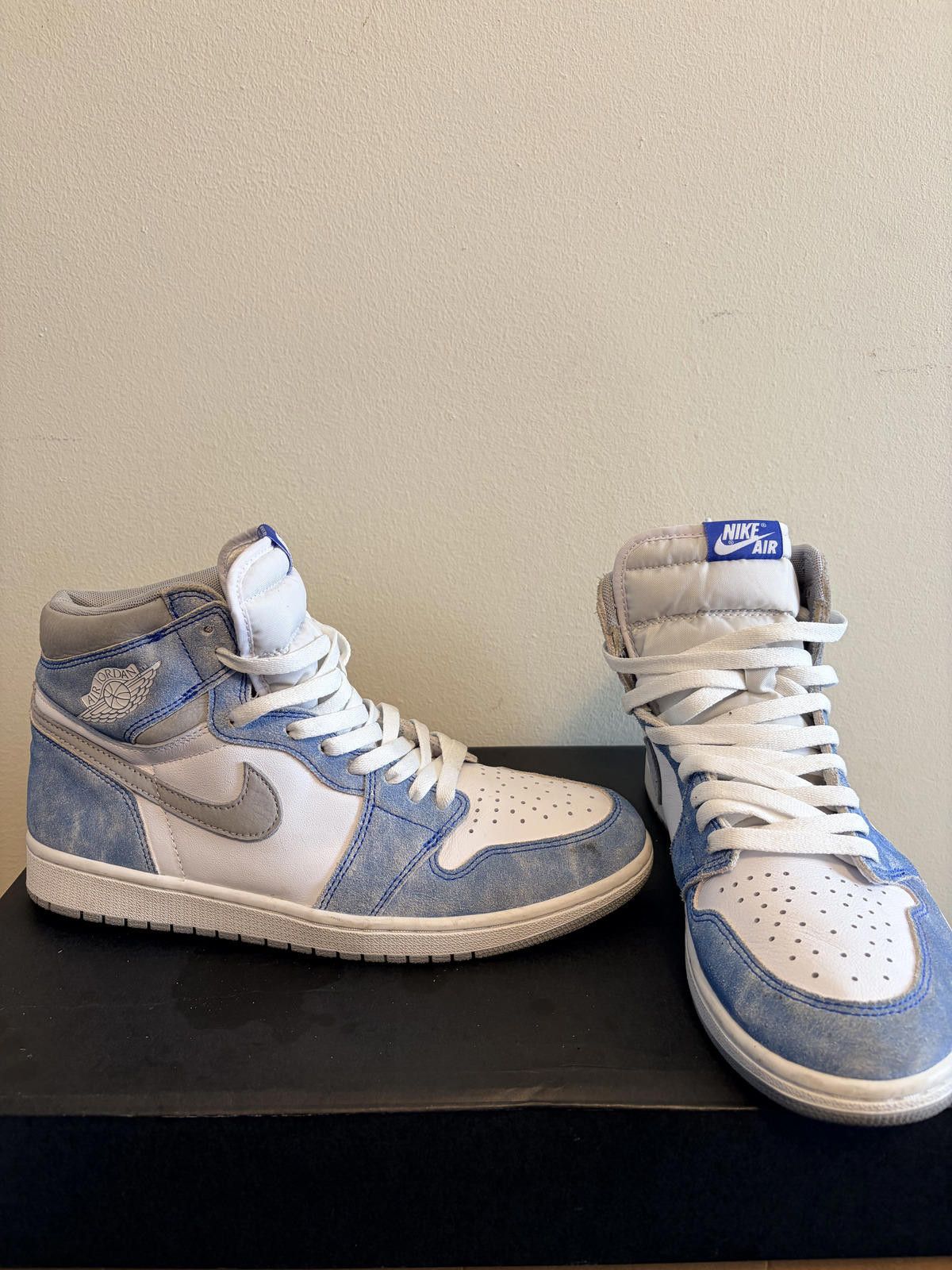 Jordan Brand Air Jordan 1 Retro High Hyper White Smoke Shoe (Size 10.5) Size US 10.5 / EU 43-44 - 3 Thumbnail