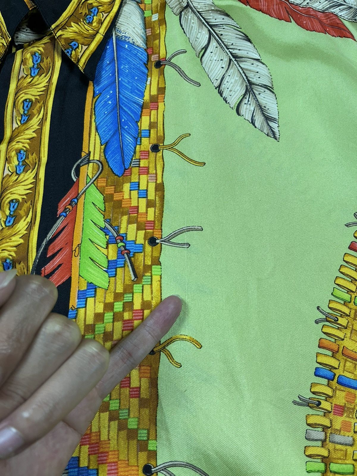 Versace 90s Gianni versace NATIVE AMERICAN silk Size US L / EU 52-54 / 3 - 14 Thumbnail